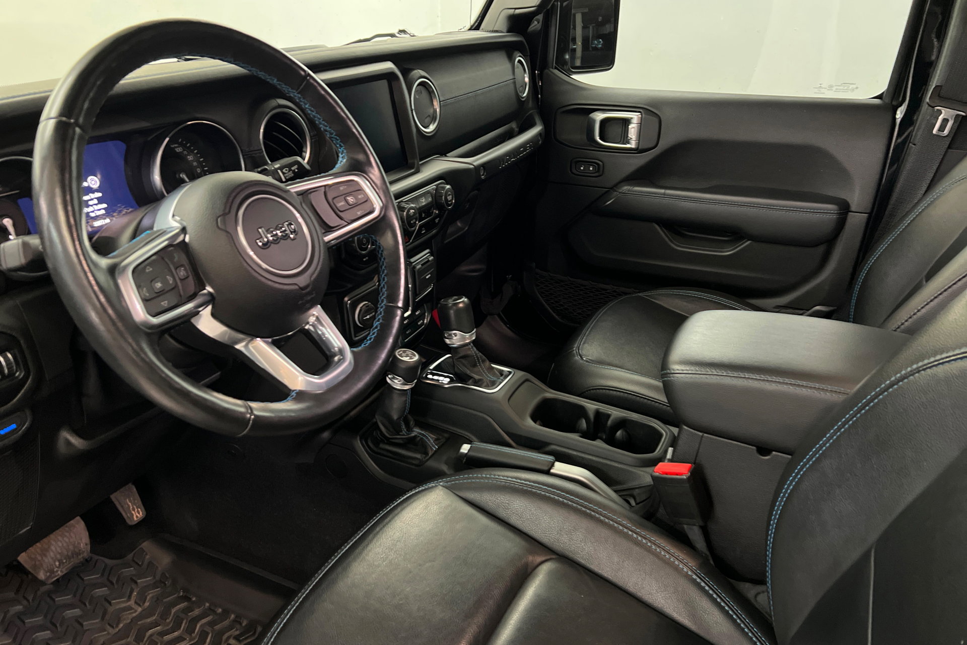 Used 2021 Jeep Wrangler Unlimited Rubicon 4xe w/ Steel Bumper Group image 15