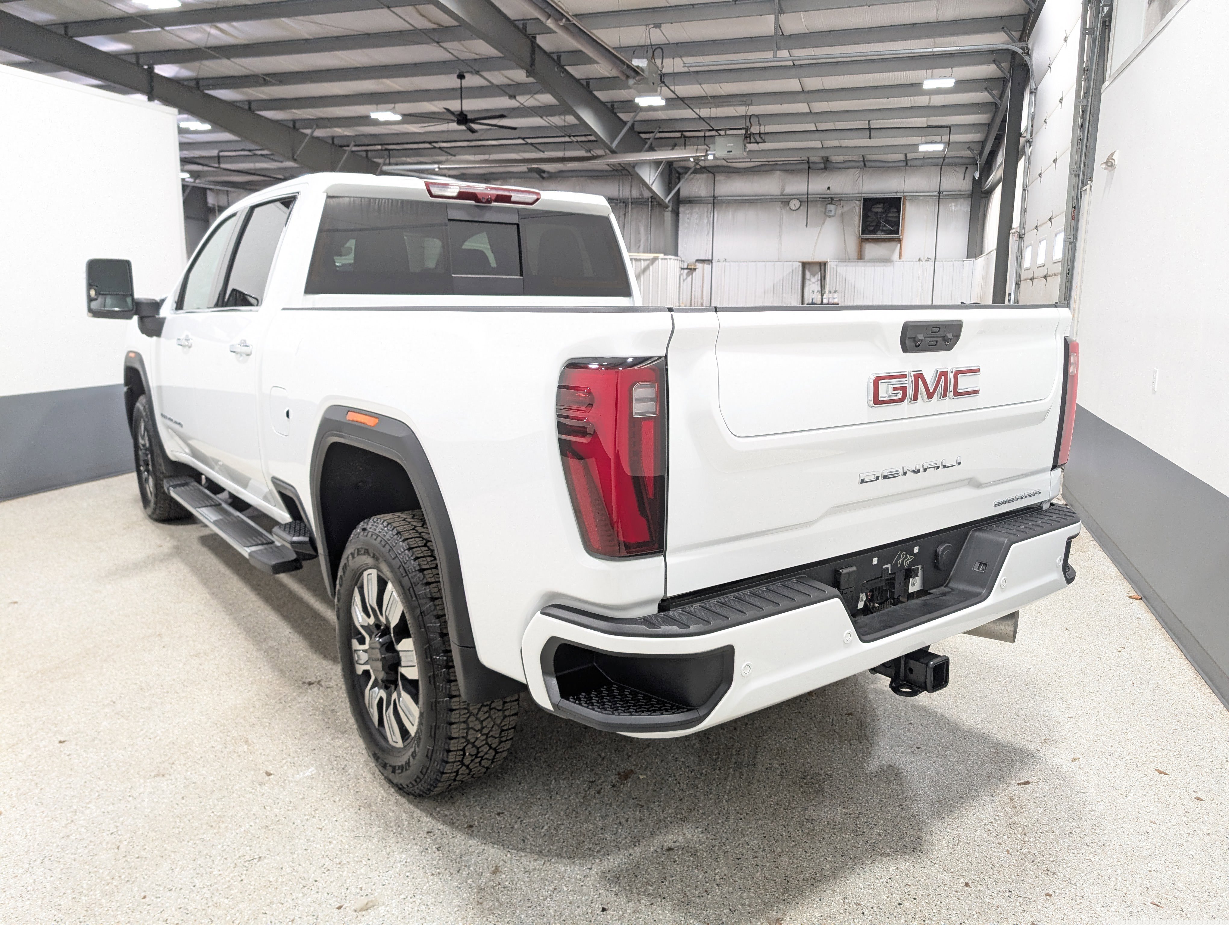 Used 2025 GMC Sierra 3500 Denali w/ Denali Reserve Package AWD/4WD image 5