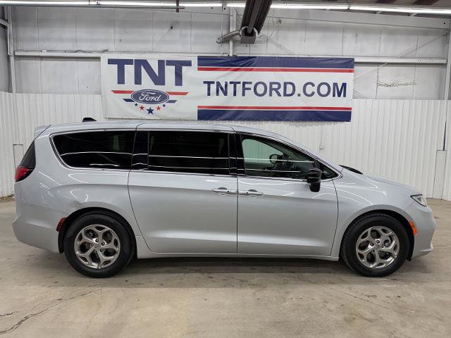 Used 2024 Chrysler Pacifica Limited