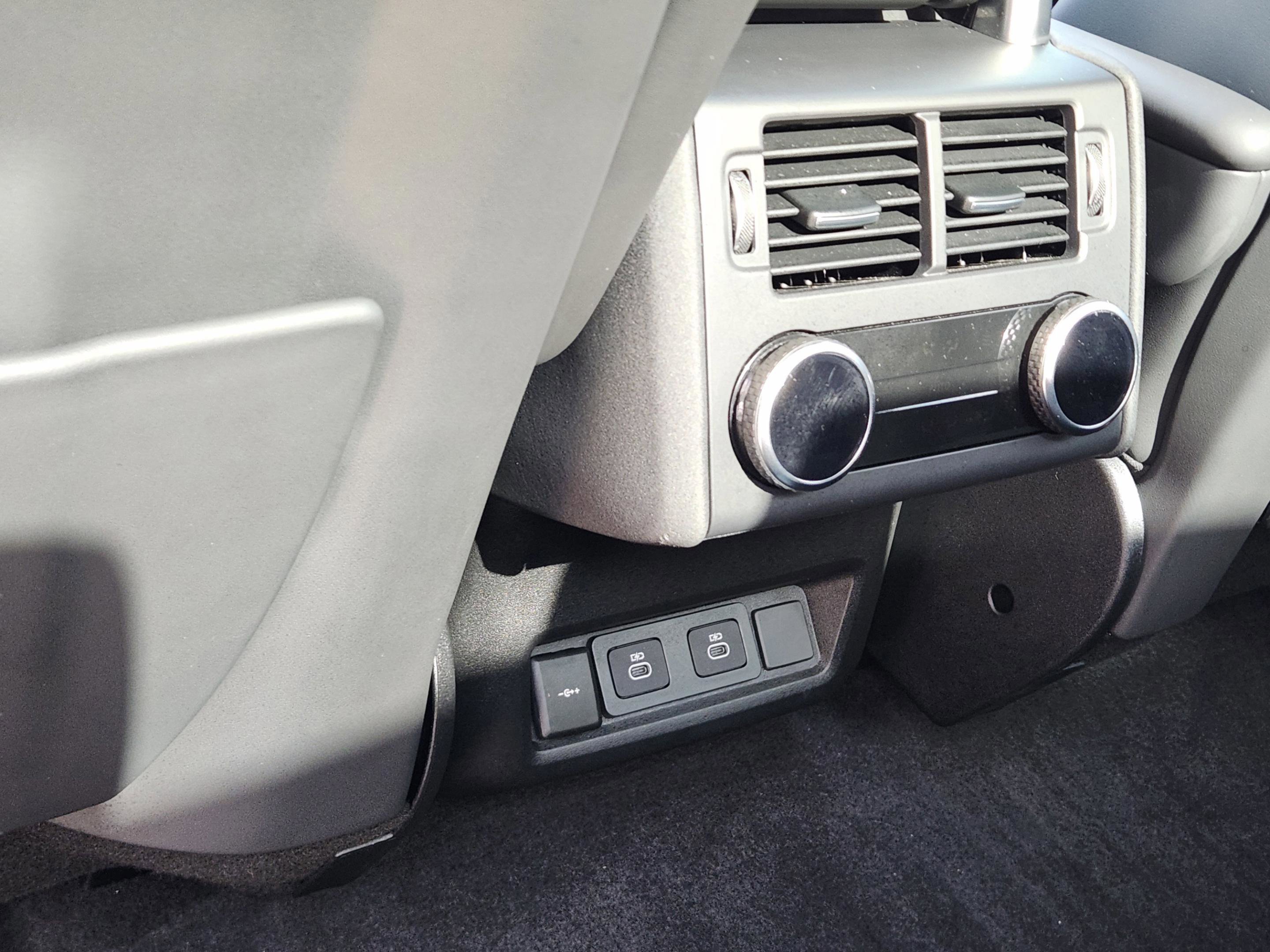 Certified 2025 Land Rover Discovery Dynamic SE image 30