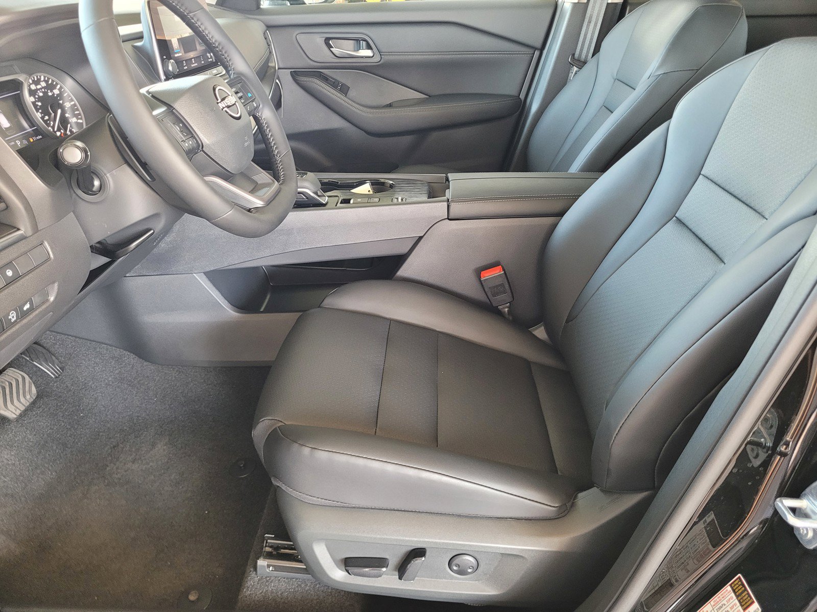 New 2026 Nissan Rogue Dark Armor FWD image 9
