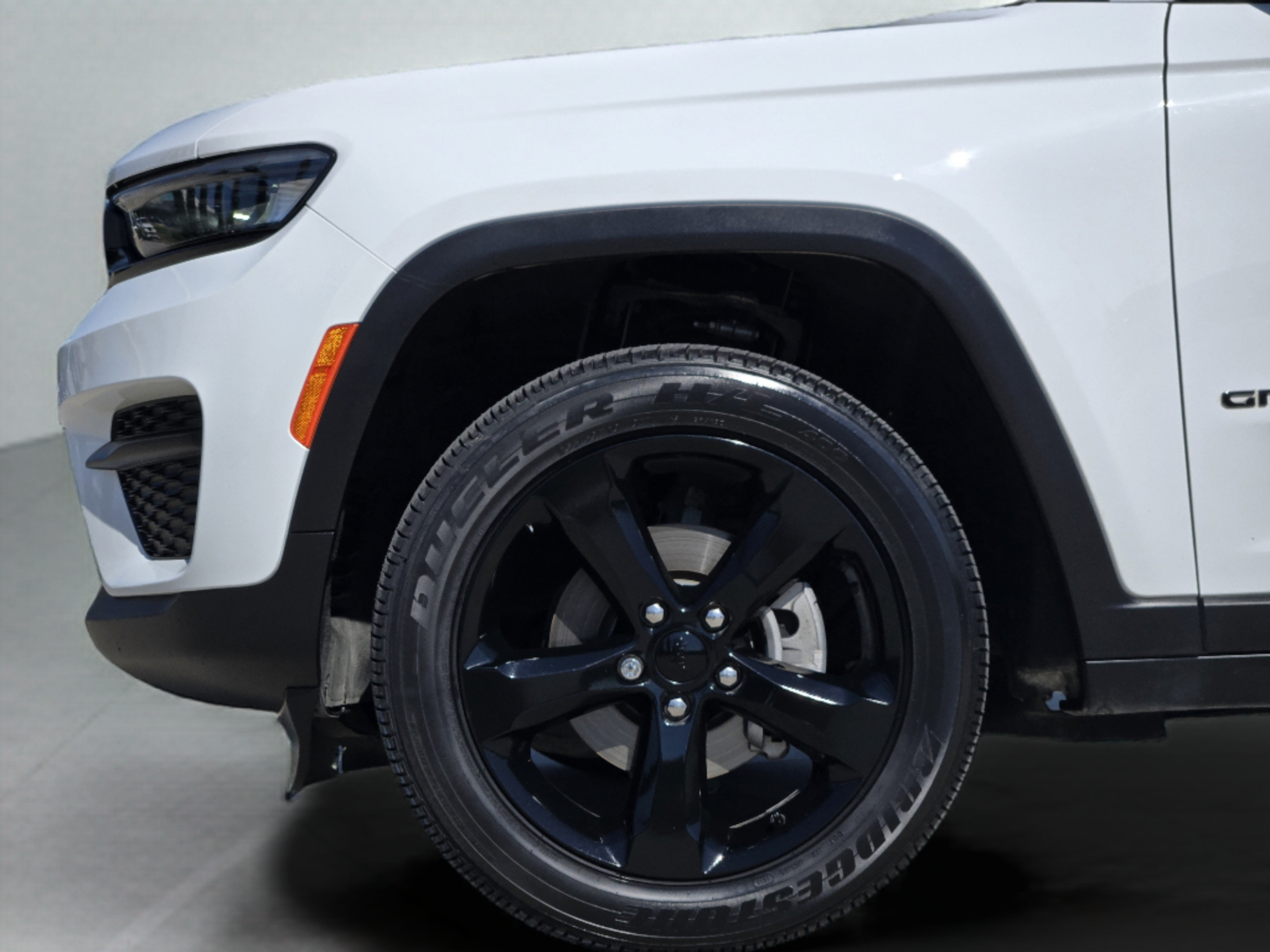 Used 2025 Jeep Grand Cherokee Altitude AWD/4WD image 34