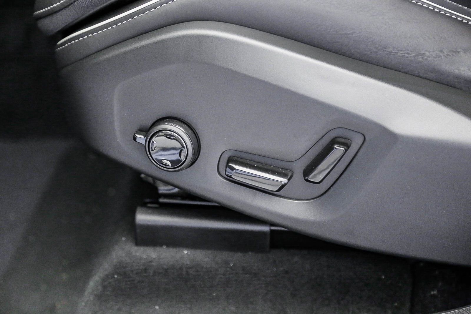 New 2026 Volvo XC60 T8 Polestar w/ Protection Package Premier image 21