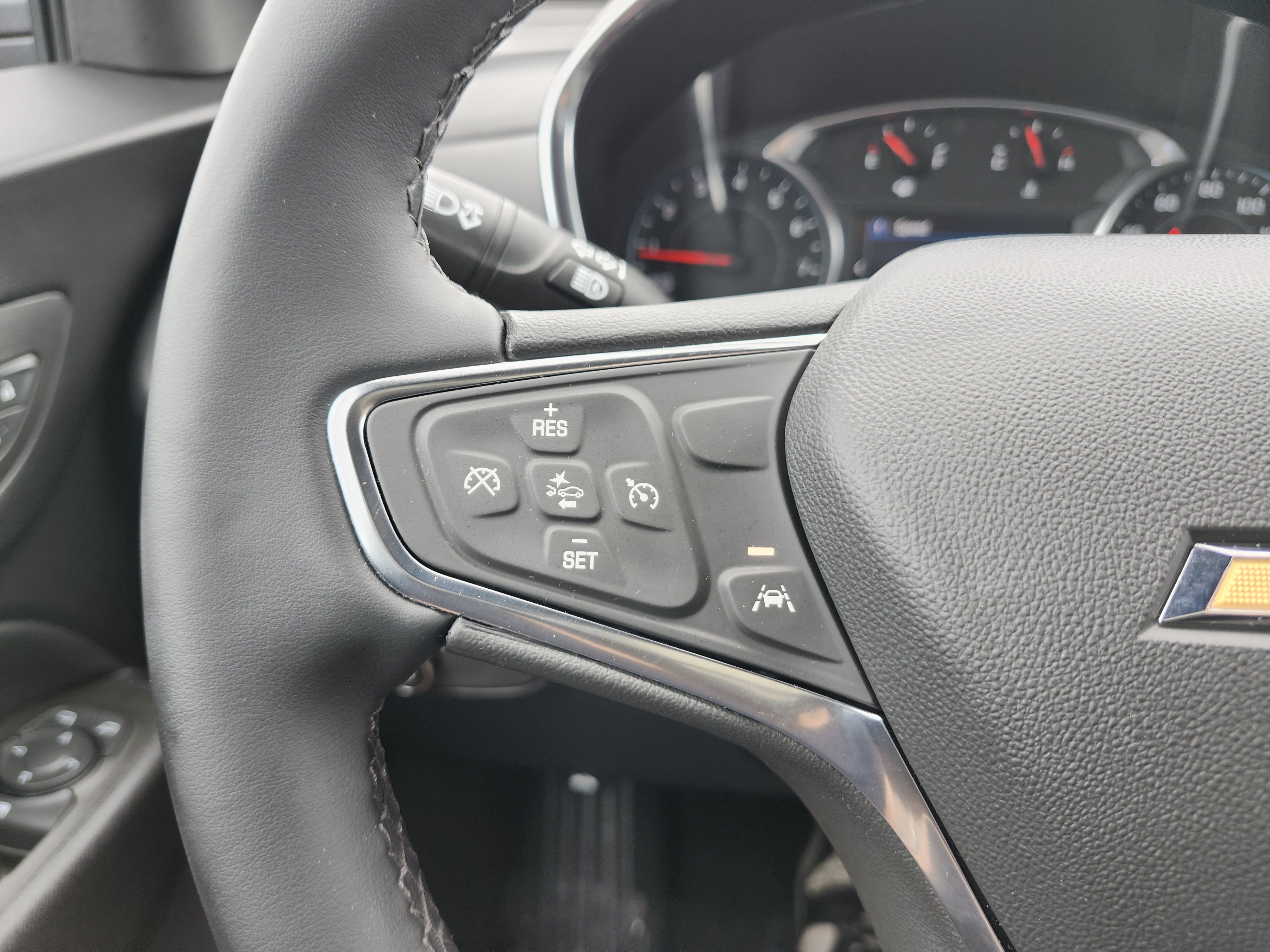 Used 2024 Chevrolet Equinox LT FWD image 34