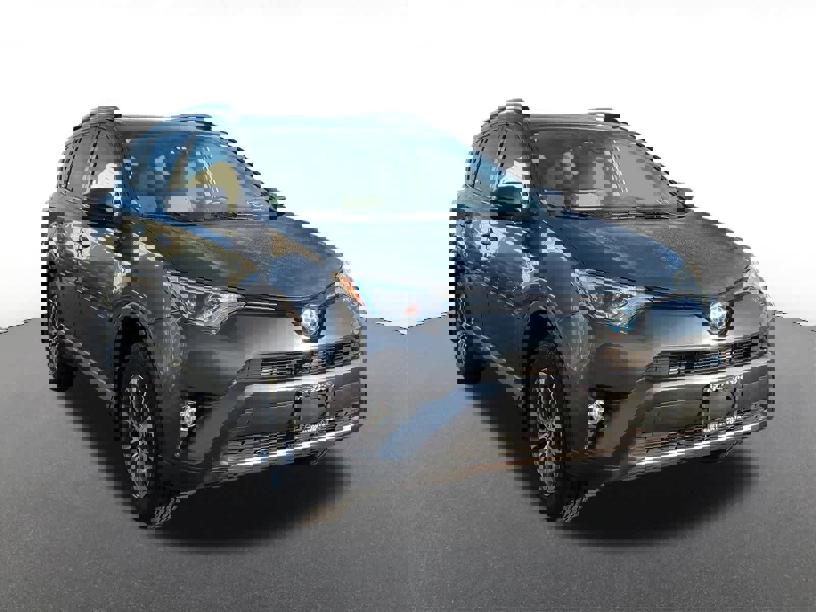 Used 2018 Toyota RAV4 XLE image 8