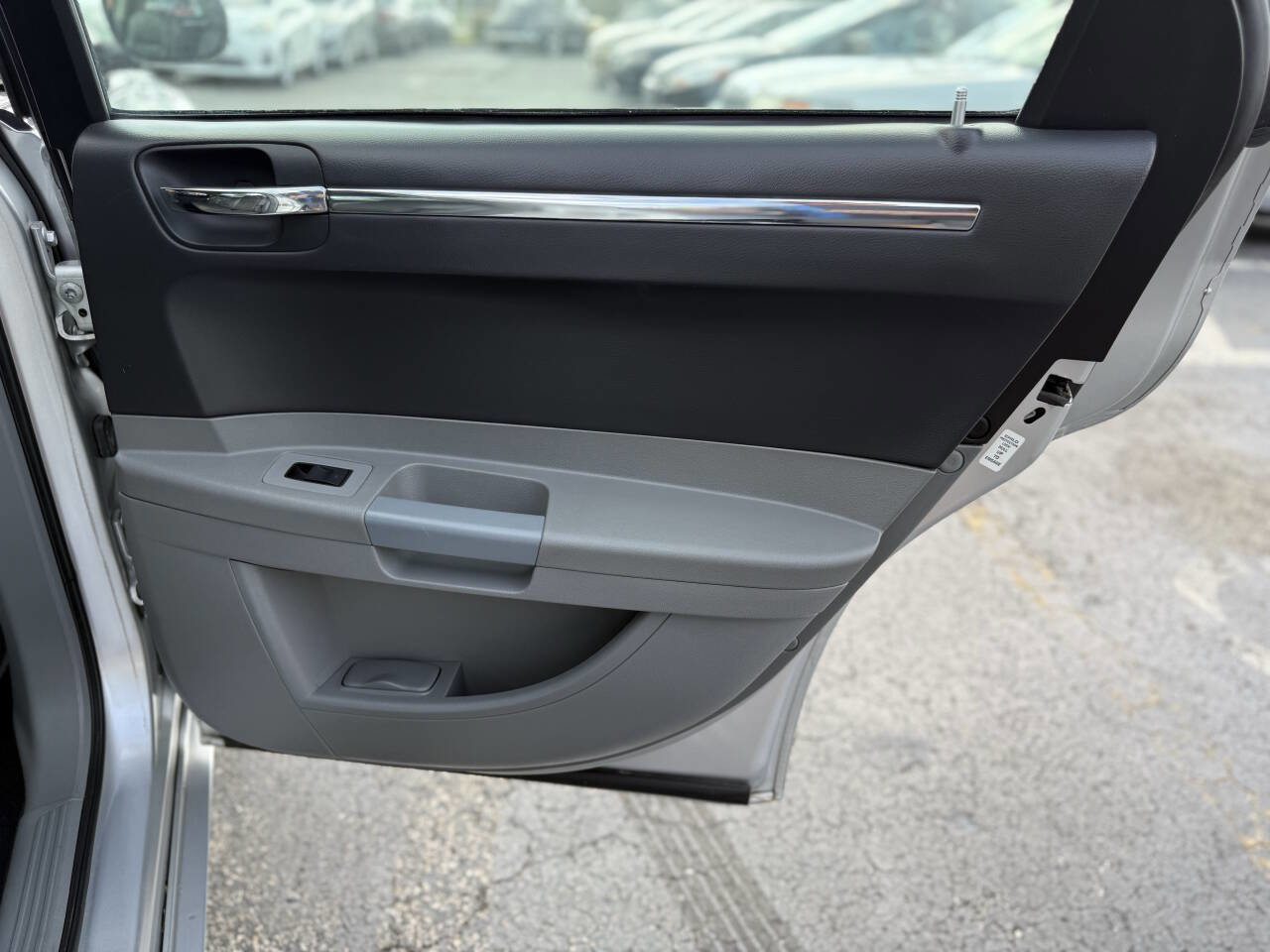 Used 2005 Chrysler 300 Touring RWD image 23