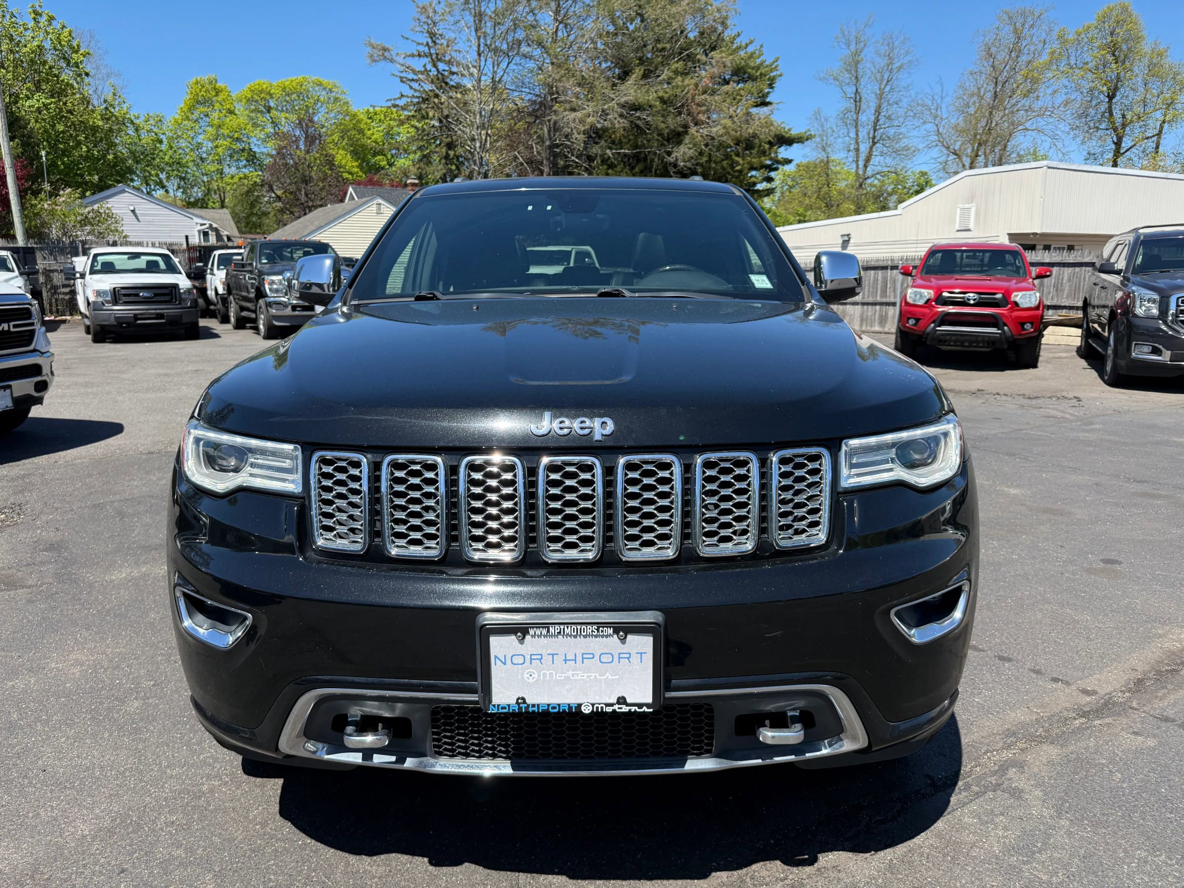 Used 2017 Jeep Grand Cherokee Overland AWD/4WD image 3