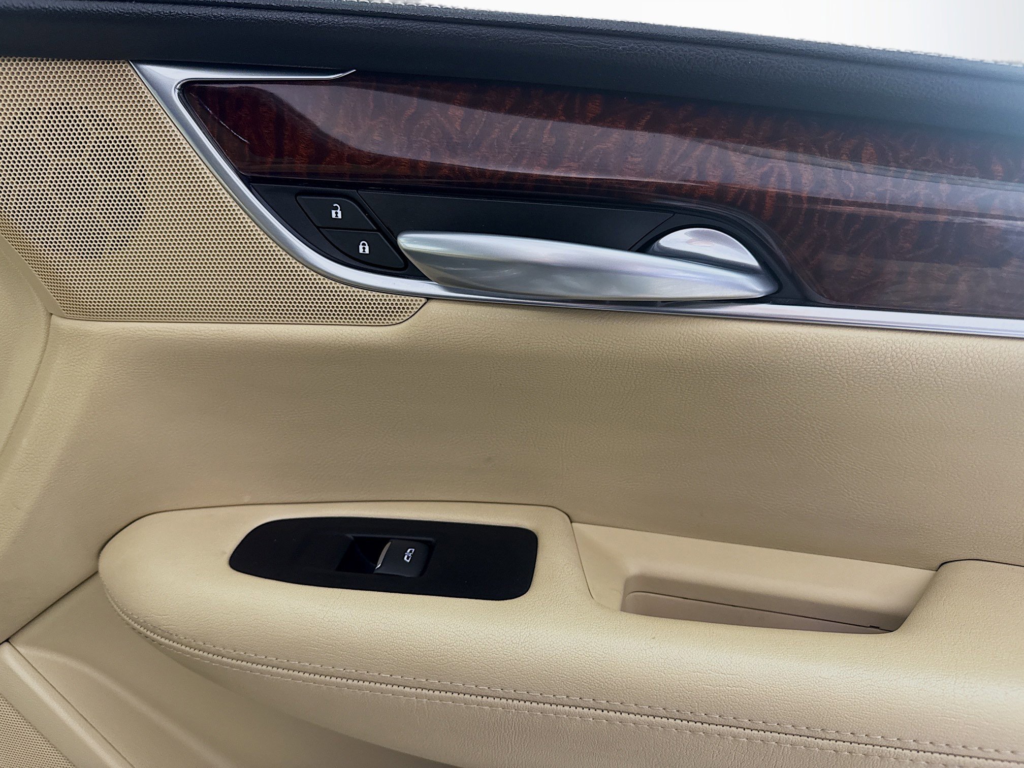 Used 2018 Cadillac XT5 Luxury w/ Driver Awareness Package image 31