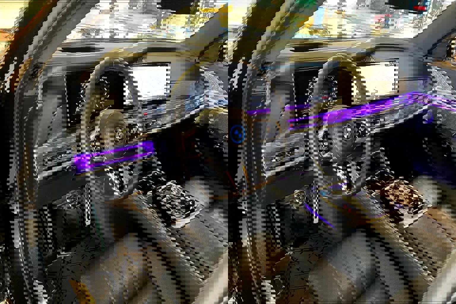 Used 2023 BMW i7 xDrive60 w/ Executive Package 2 image 16