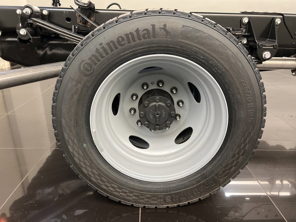 New 2025 Ford F550 4x4 Regular Cab Super Duty image 7