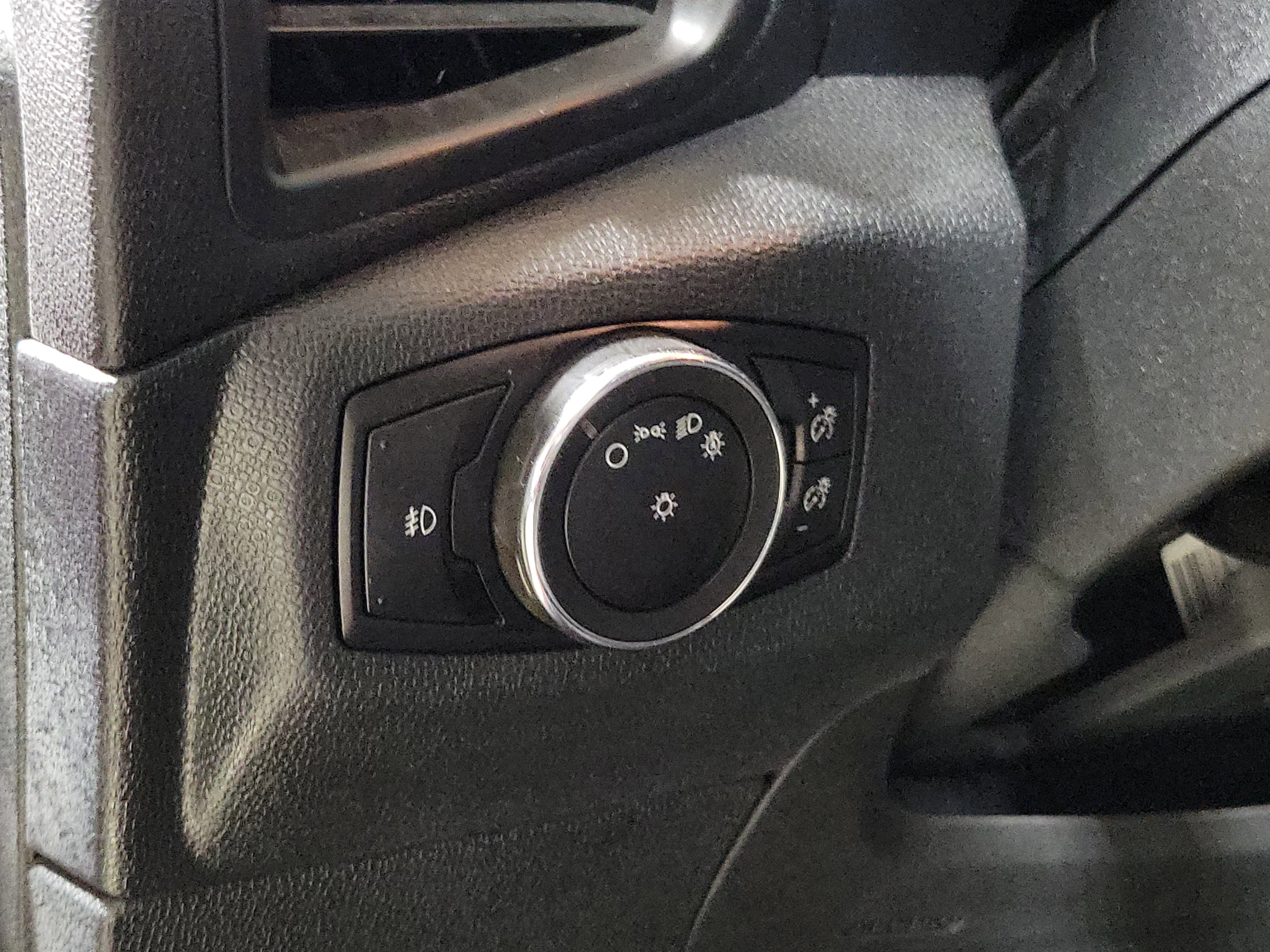 Used 2019 Ford EcoSport SE image 24