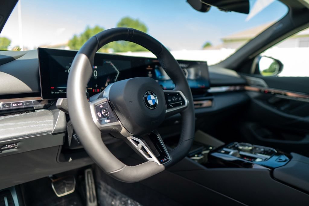 Used 2024 BMW 540i xDrive w/ Premium Package AWD/4WD image 25