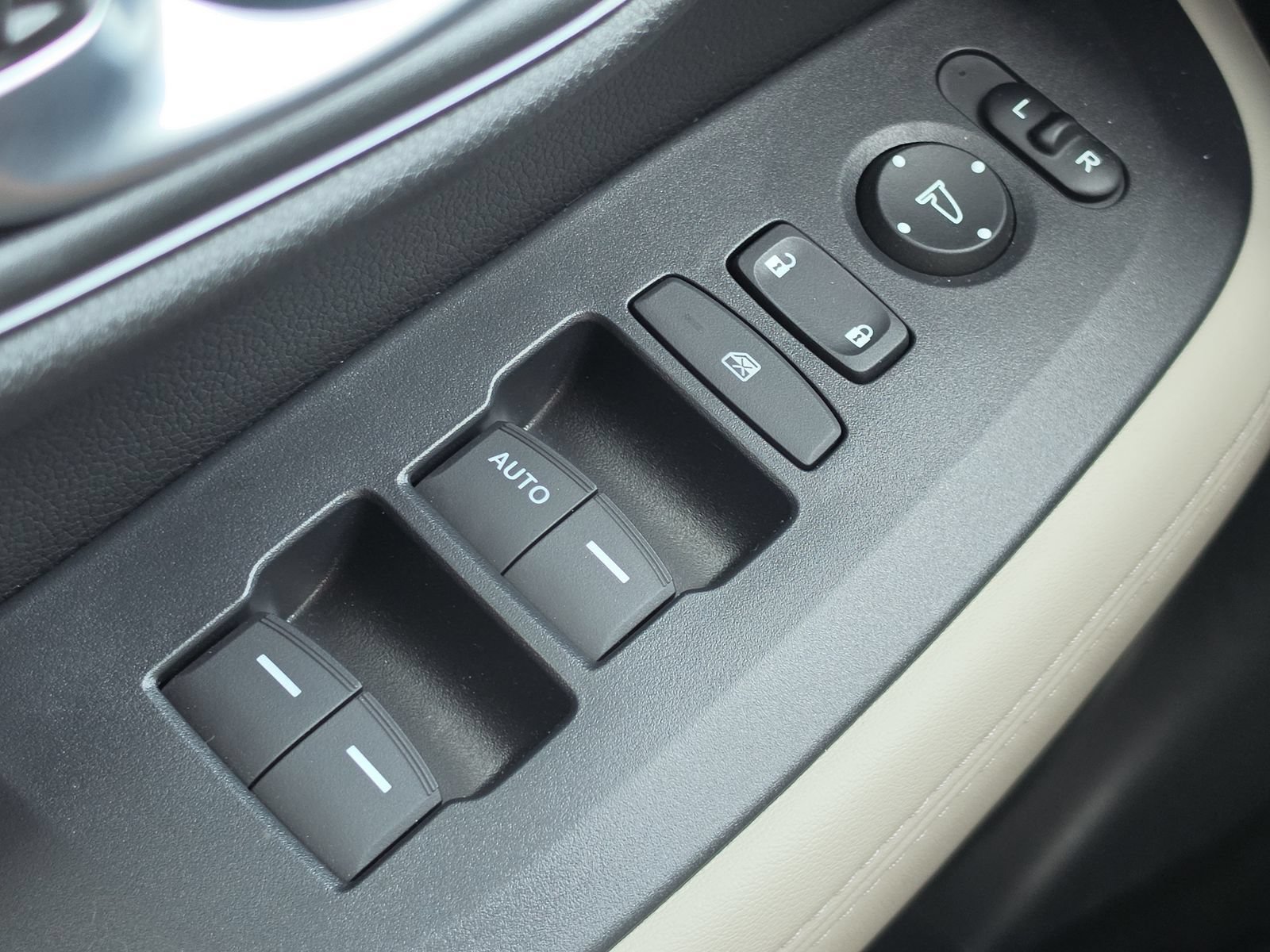 Used 2027 Honda HR-V LX image 14