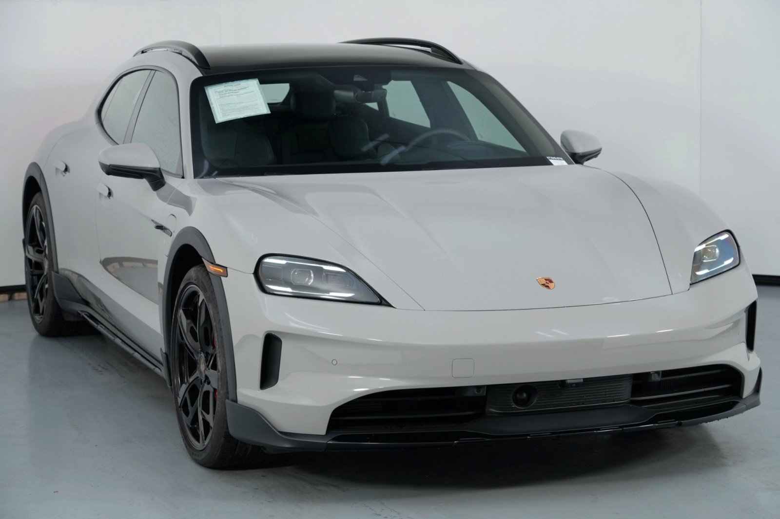 Used 2025 Porsche Taycan 4S w/ Premium Package image 59