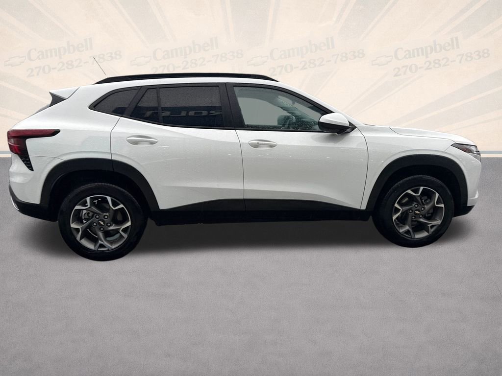 Used 2025 Chevrolet Trax LT w/ LT Convenience Package image 7