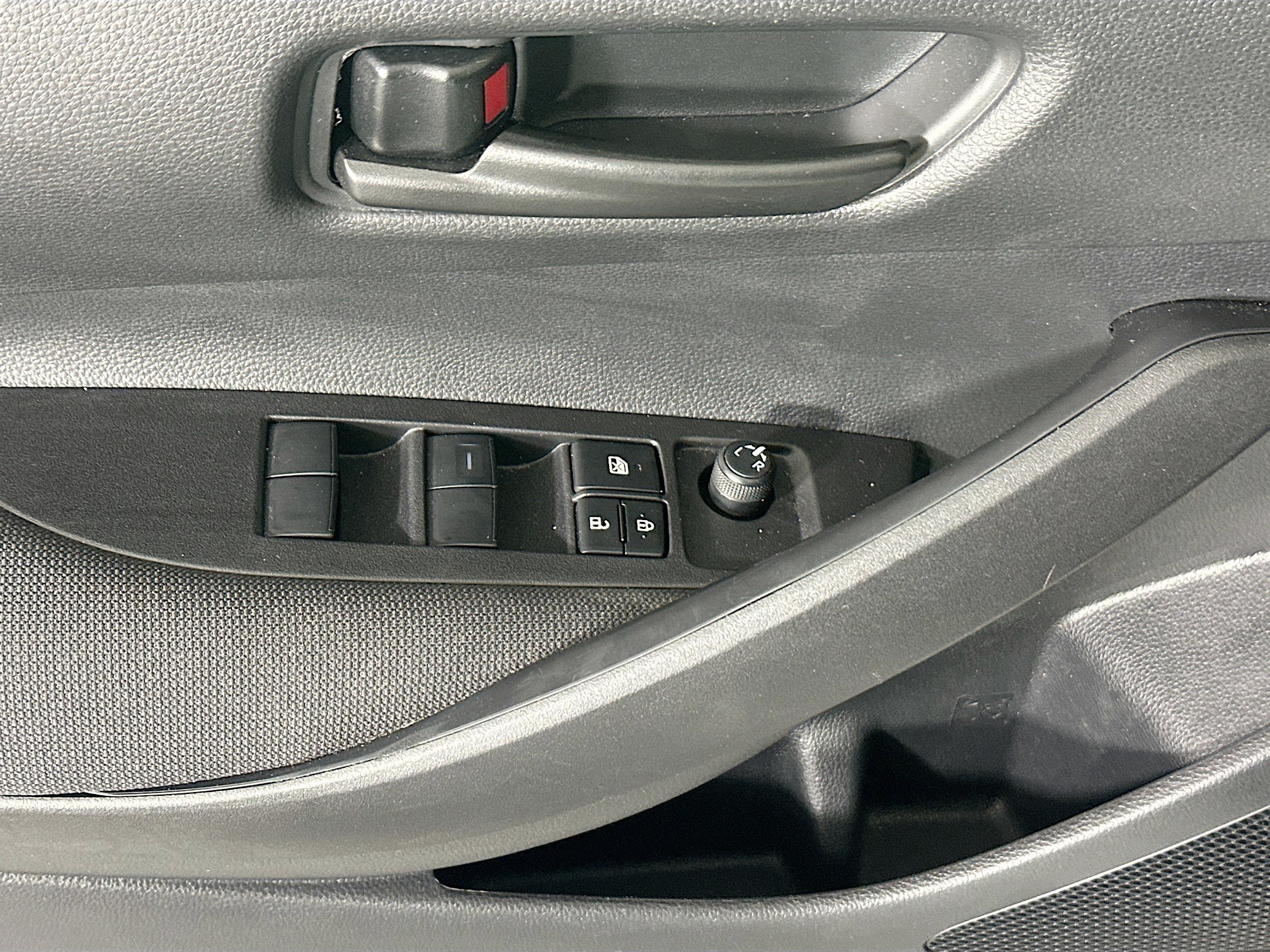 Used 2025 Toyota Corolla LE FWD image 14