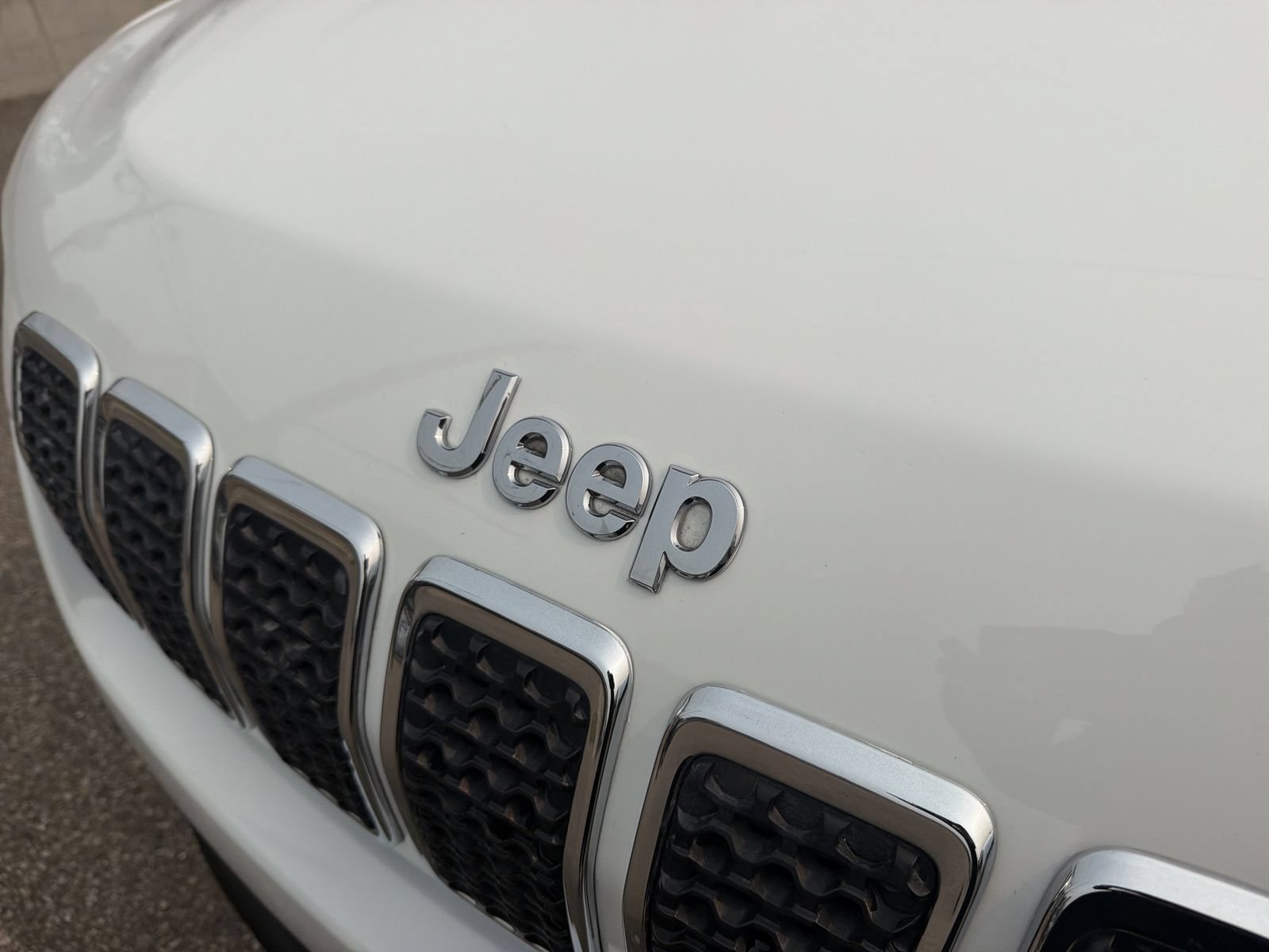 Used 2019 Jeep Cherokee Limited AWD/4WD image 13