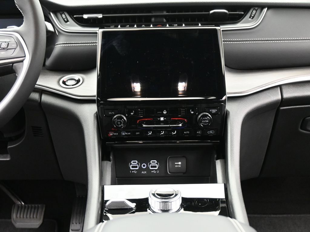 Used 2025 Jeep Grand Cherokee L Limited image 27