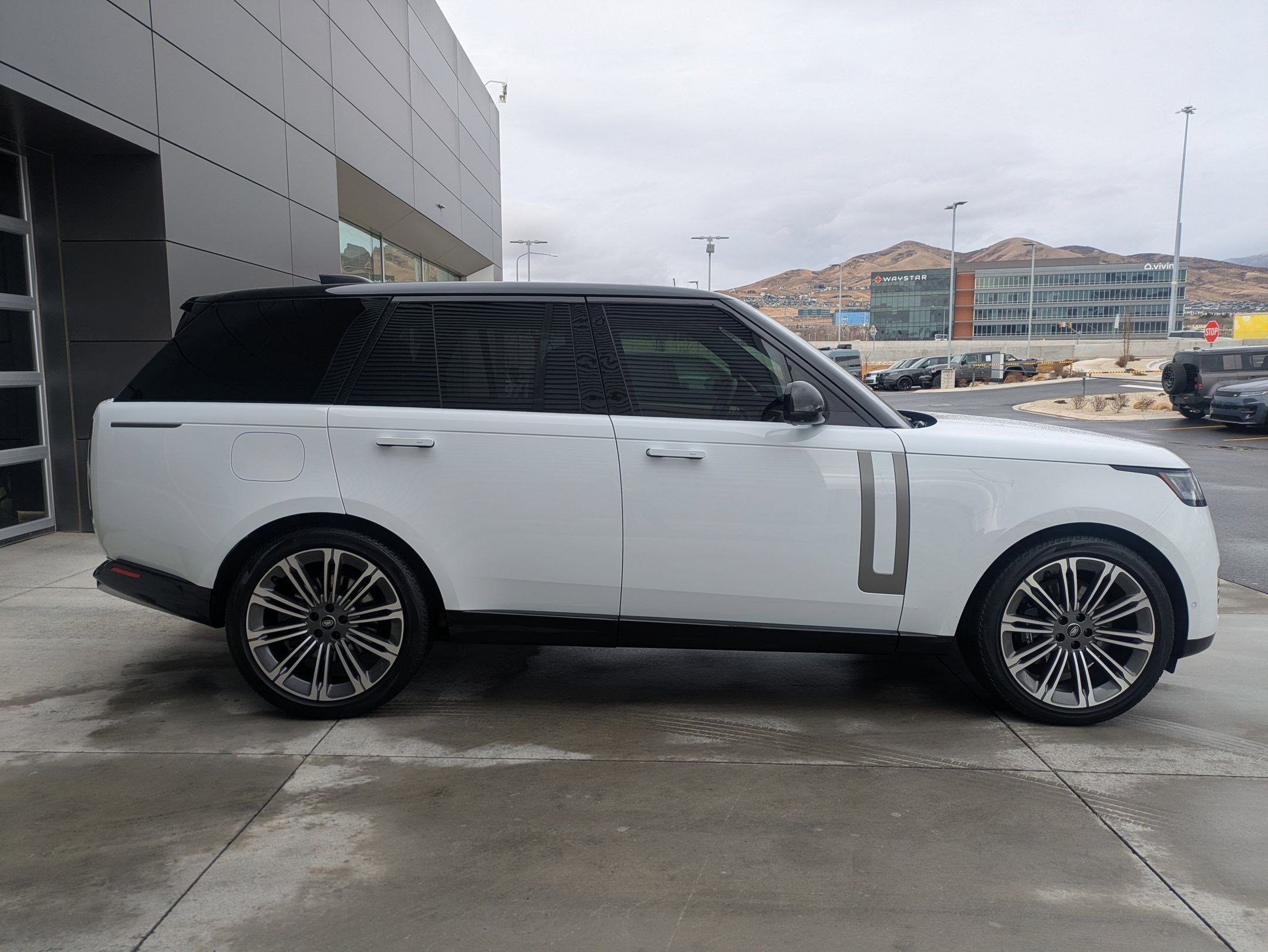 Certified 2023 Land Rover Range Rover SE image 5