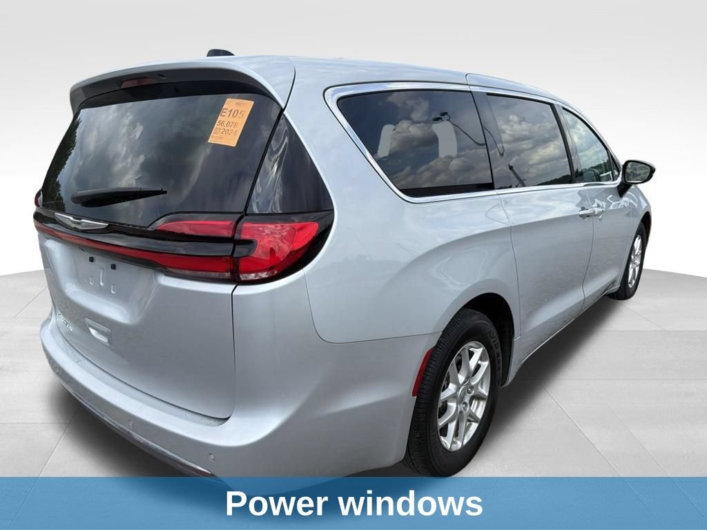 Used 2024 Chrysler Pacifica Touring-L FWD image 18
