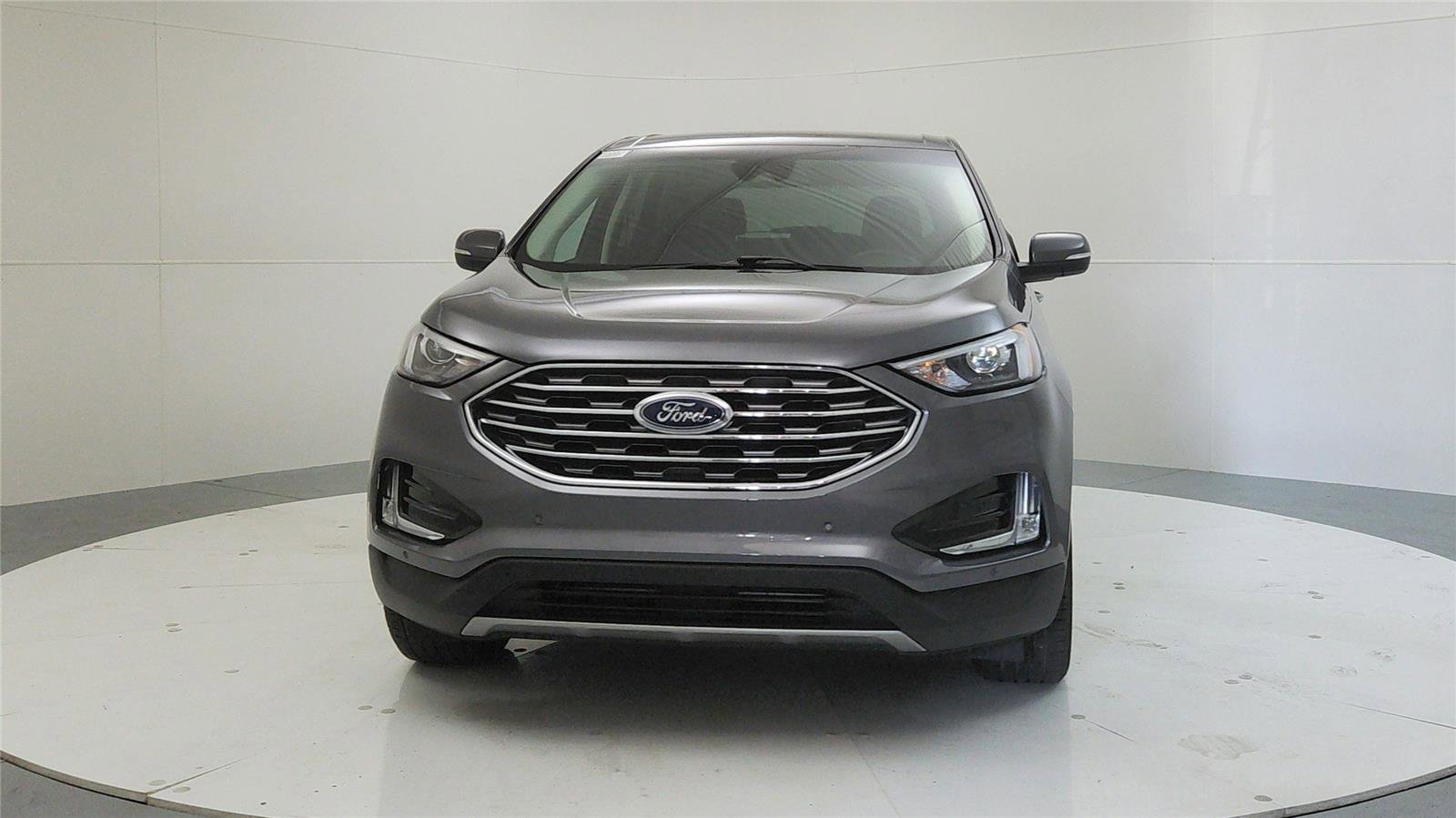 Used 2024 Ford Edge Titanium image 2