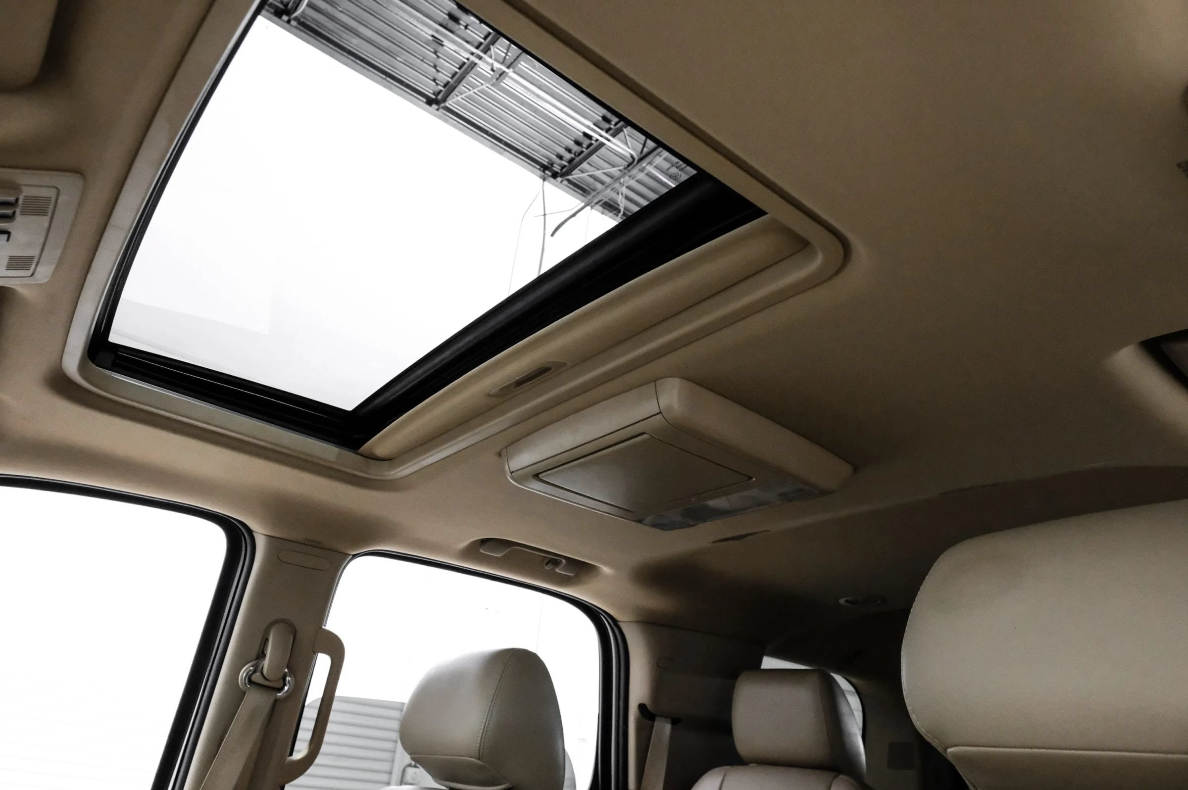 Used 2013 Chevrolet Tahoe LTZ RWD image 26