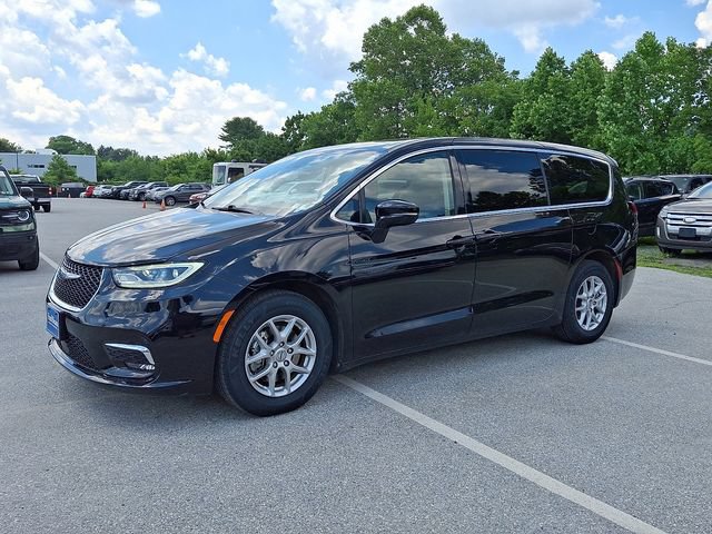 Used 2024 Chrysler Pacifica Touring-L FWD image 6