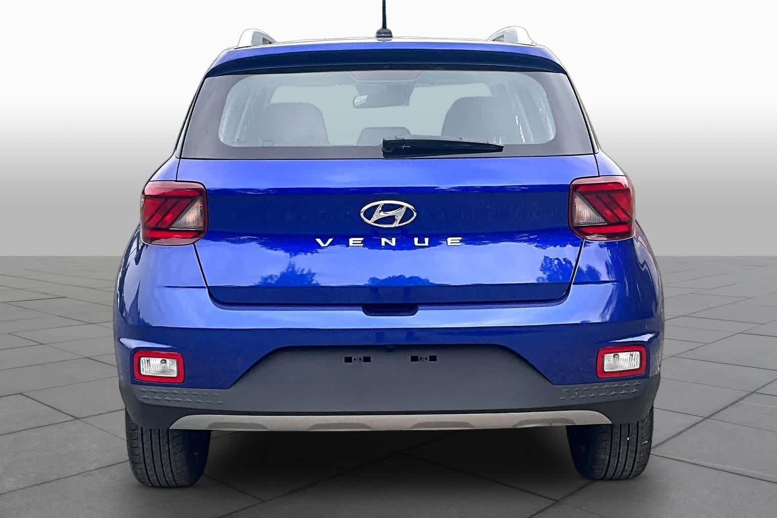 Used 2026 Hyundai Venue SEL FWD image 5