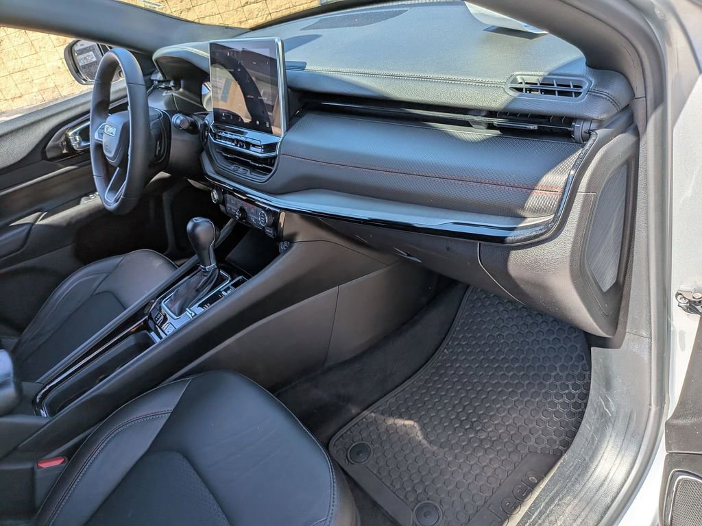 Used 2025 Jeep Compass Trailhawk image 32