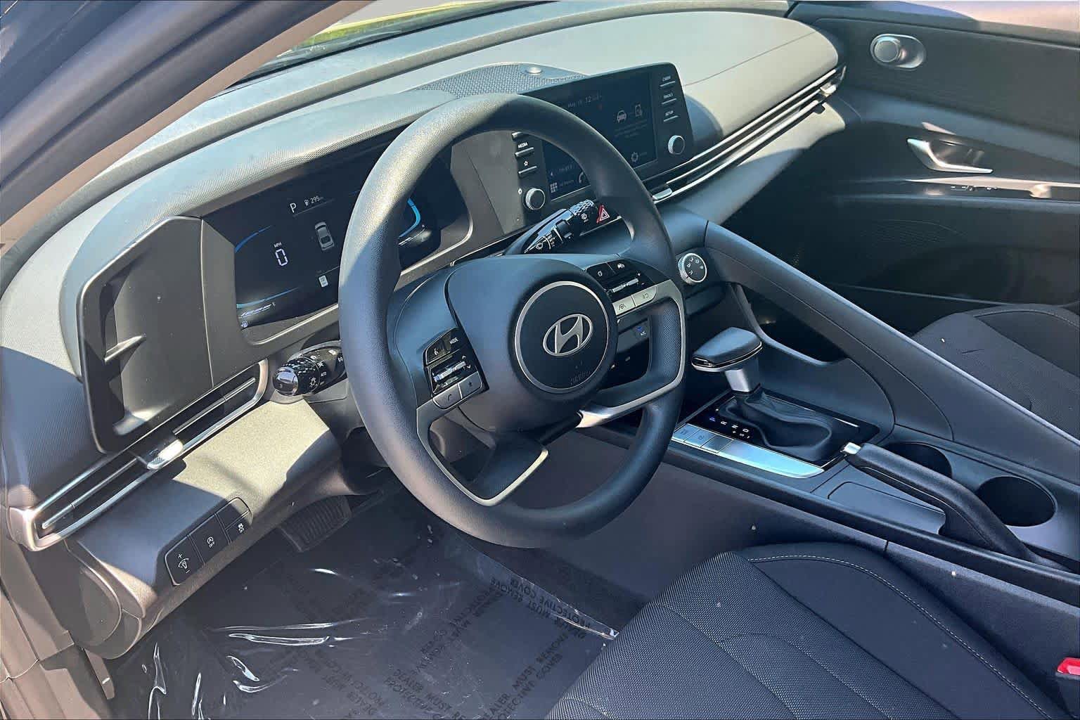 Used 2026 Hyundai Elantra SE FWD image 18