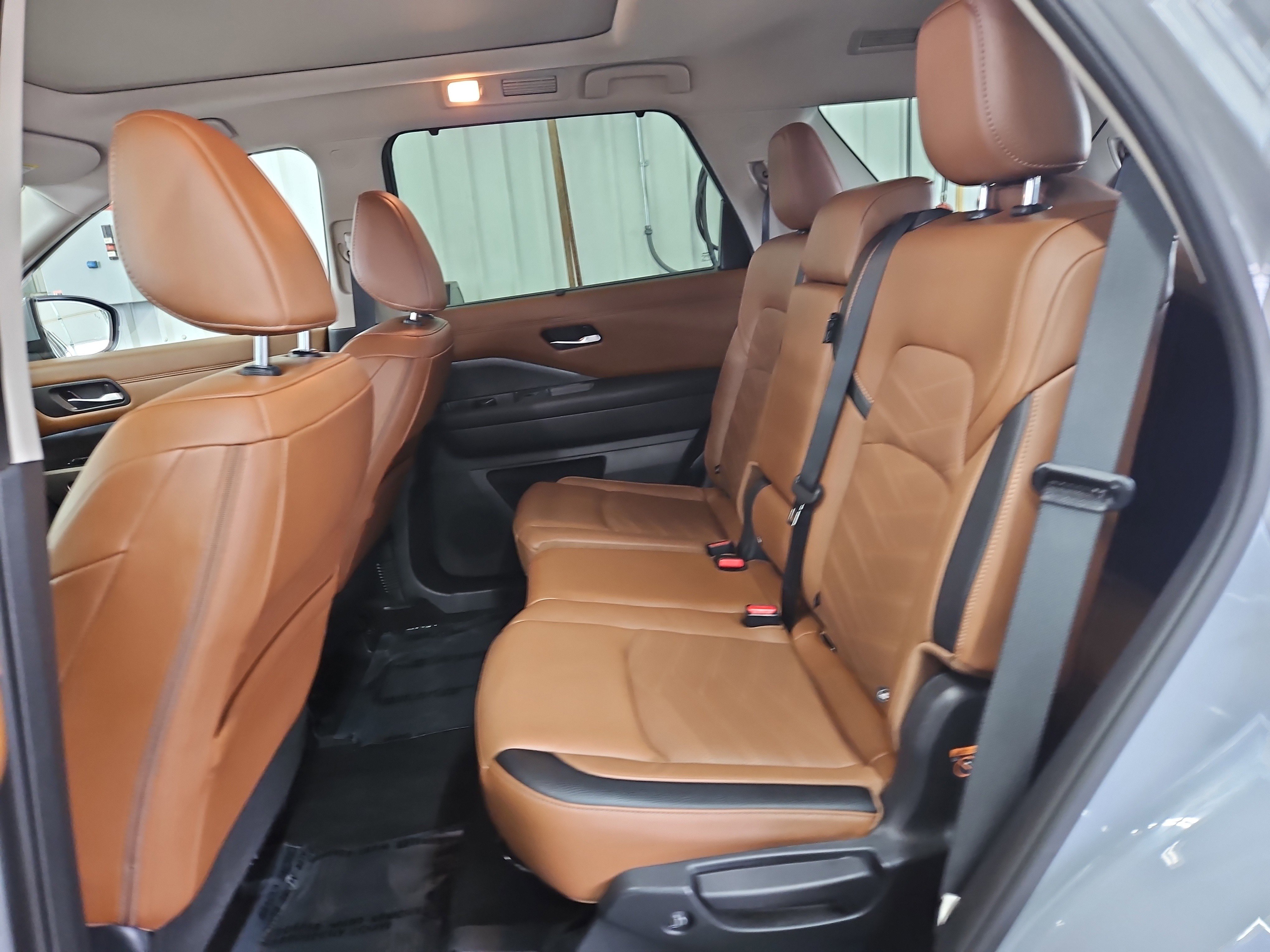 Used 2023 Nissan Pathfinder Platinum w/ Black Appearance Package image 12