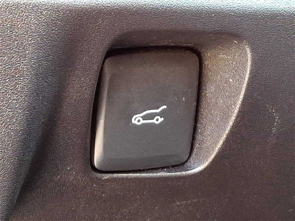 Certified 2018 Ford Fusion SE w/ Equipment Group 201A image 25