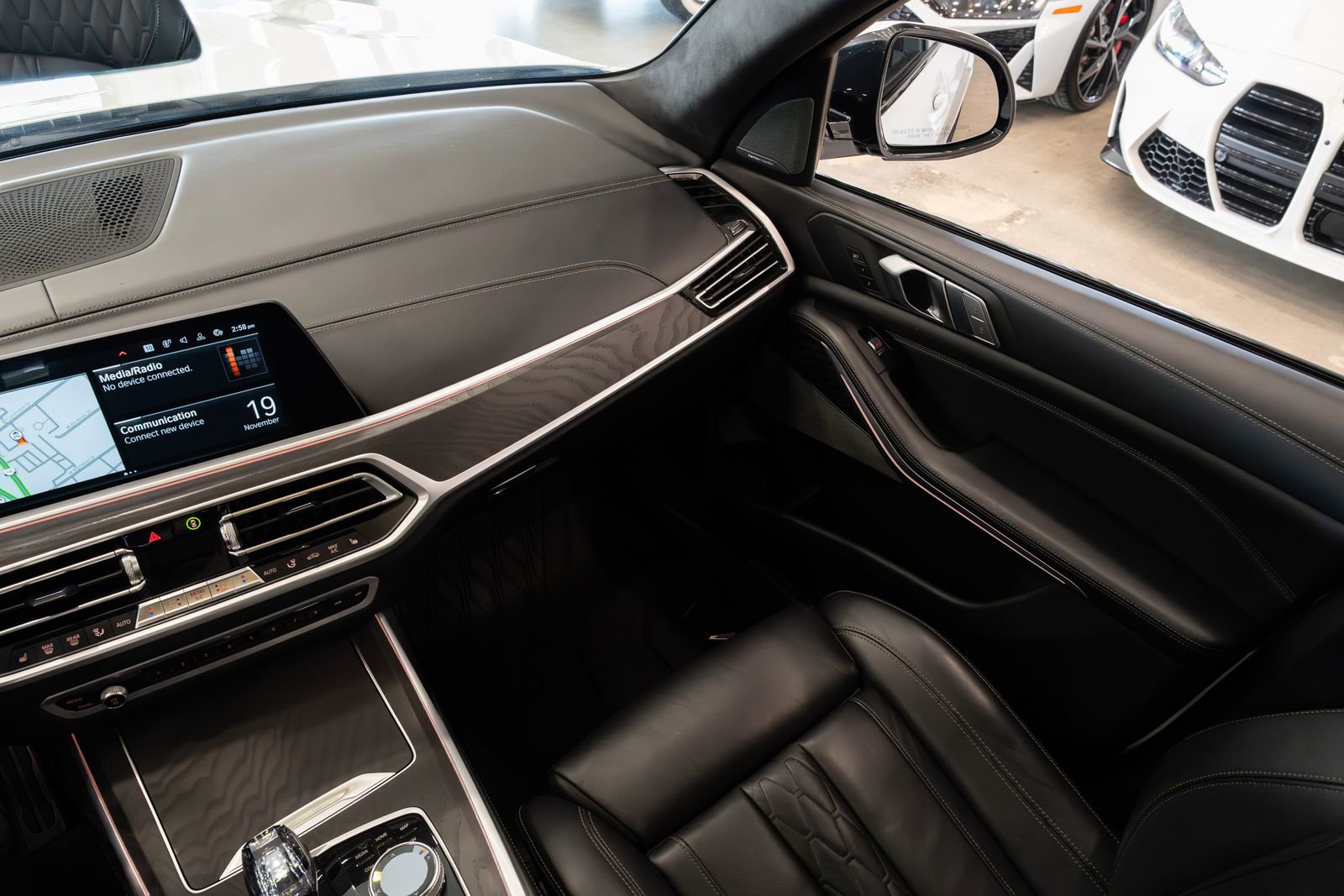 Used 2022 BMW X7 M50i image 11