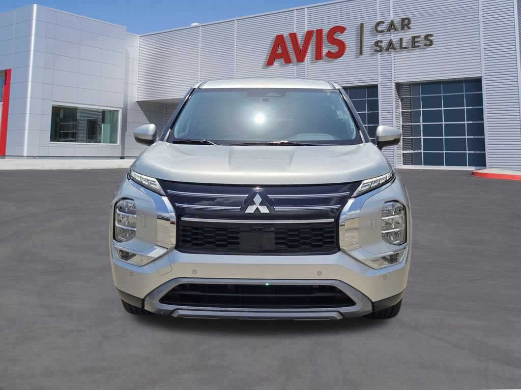 Used 2025 Mitsubishi Outlander SE AWD/4WD image 2