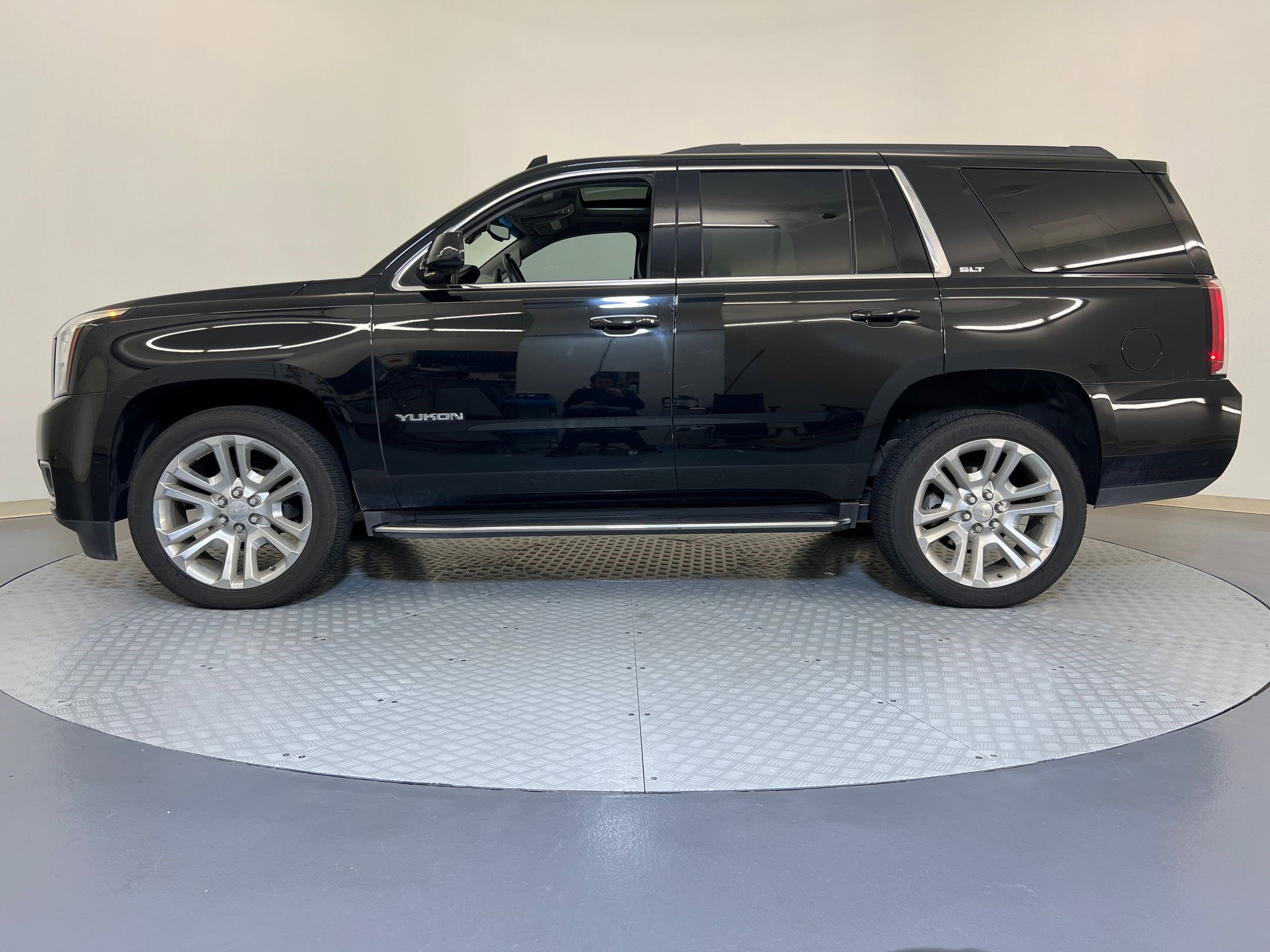 Used 2020 GMC Yukon SLT w/ Value Plus Edition image 2