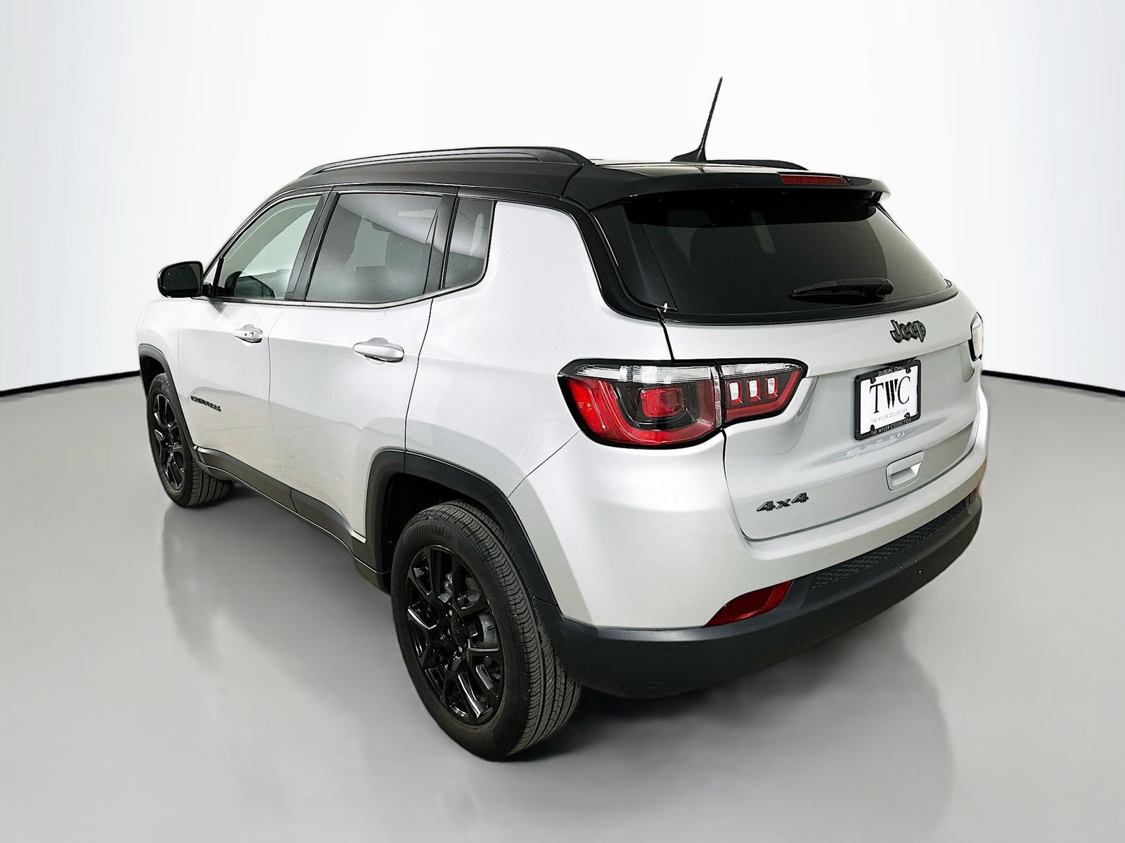 Used 2024 Jeep Compass Latitude w/ Convenience Group AWD/4WD image 7