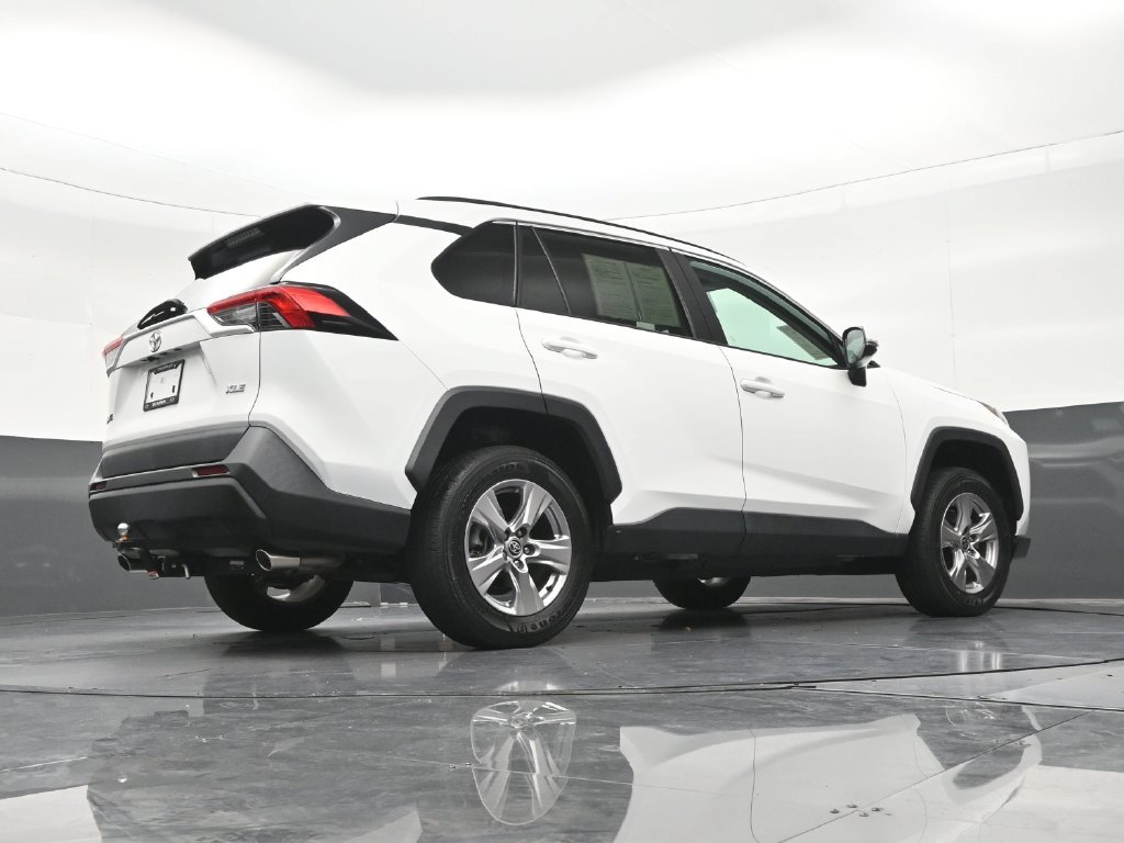 Used 2022 Toyota RAV4 XLE w/ Convenience Package FWD image 30