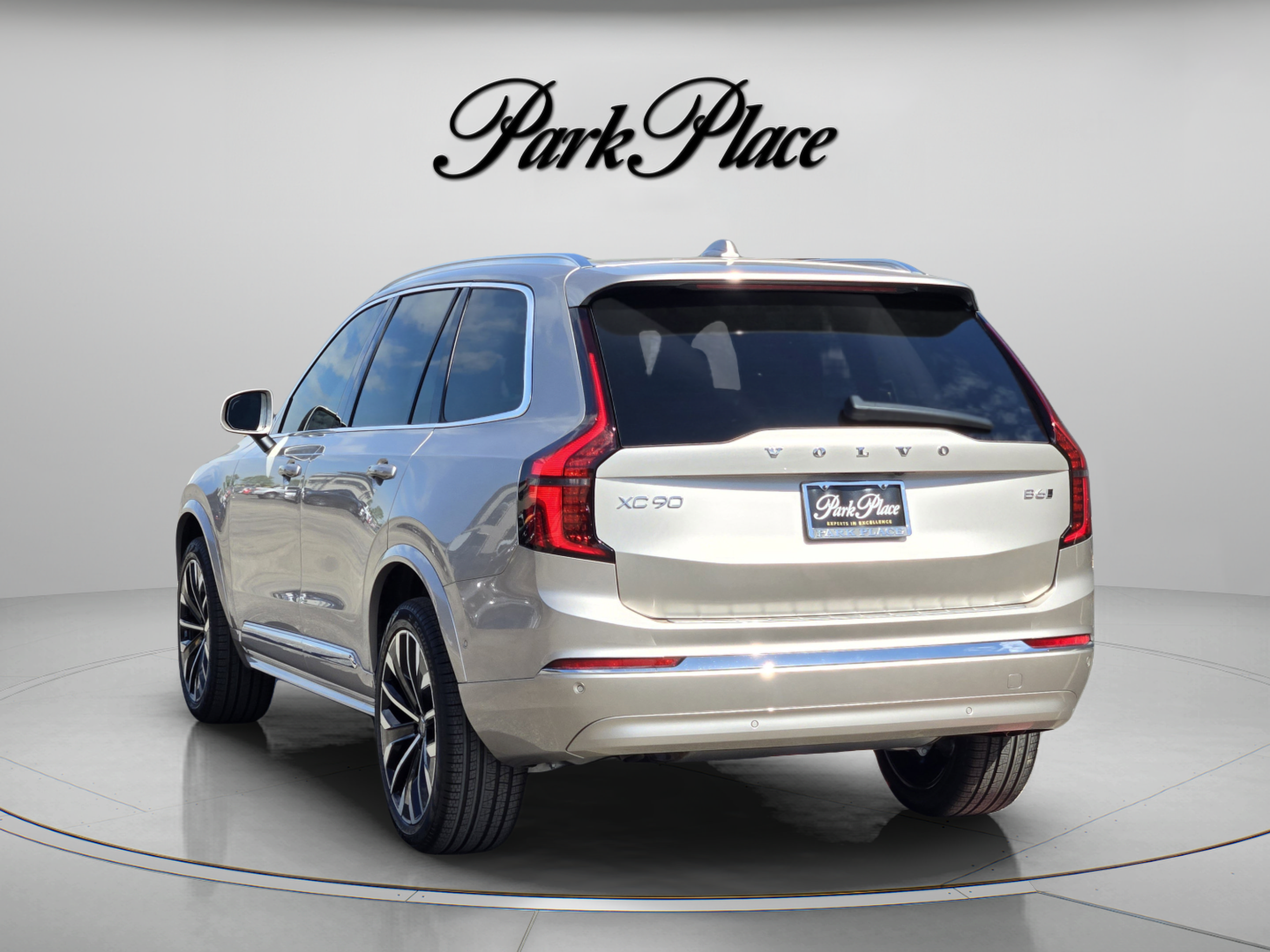 Used 2026 Volvo XC90 B6 Plus w/ Protection Package Premier AWD/4WD image 3
