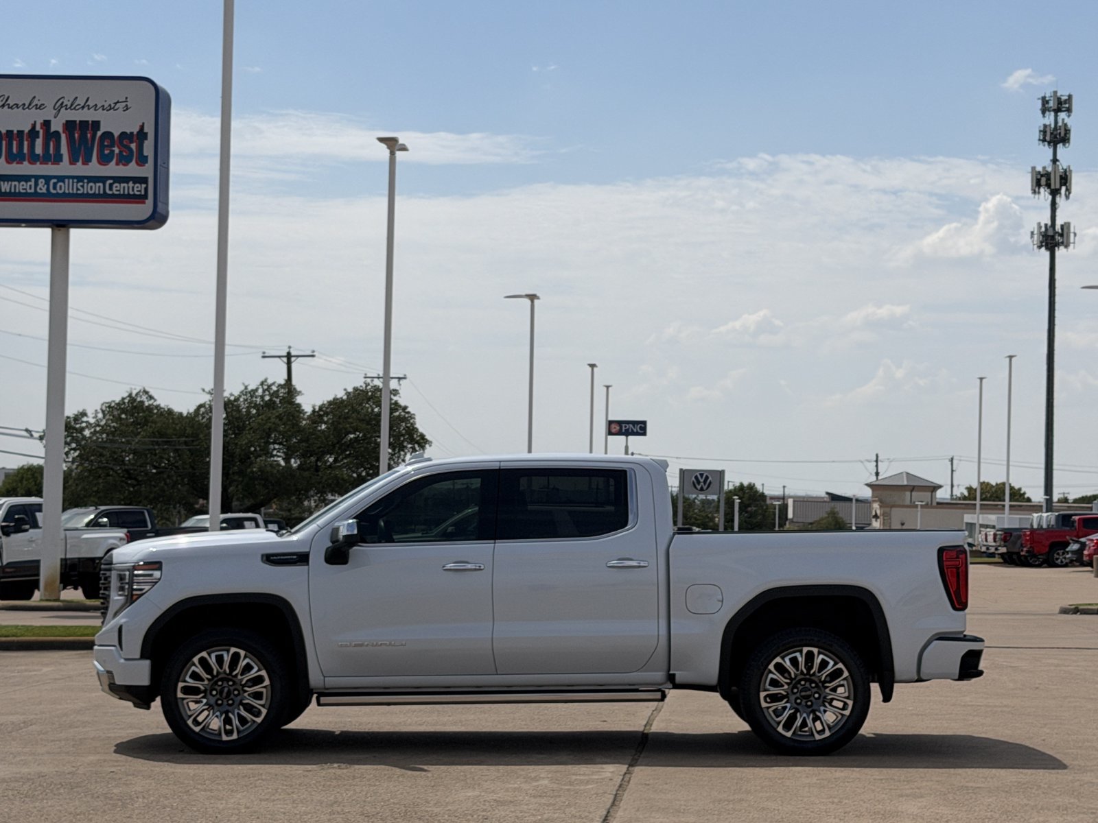 Used 2026 GMC Sierra 1500 Denali Ultimate AWD/4WD image 7