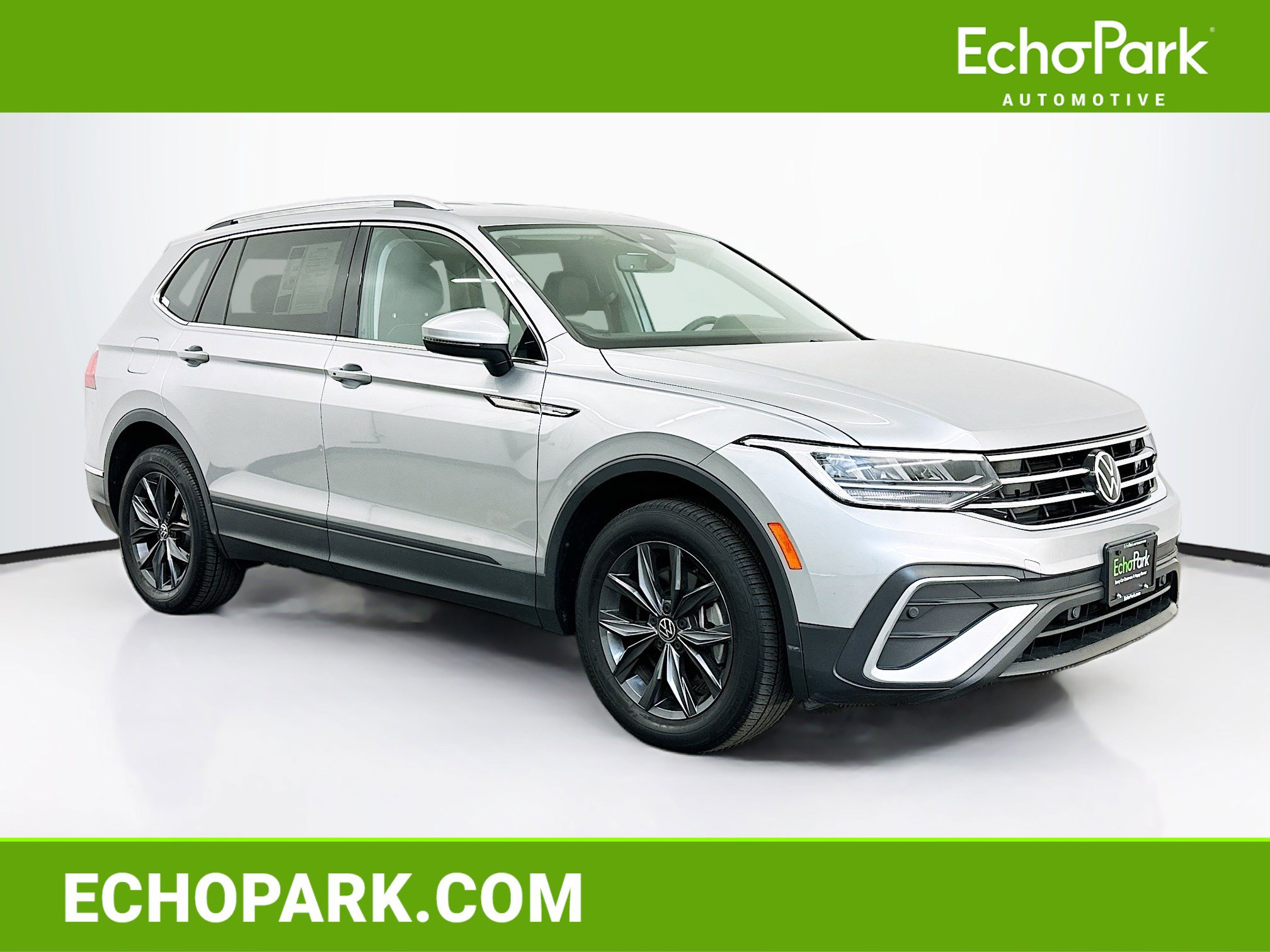 Used 2022 Volkswagen Tiguan SE image 1