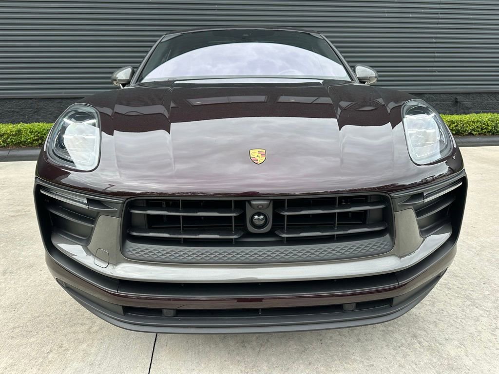 Certified 2025 Porsche Macan Turbo image 8