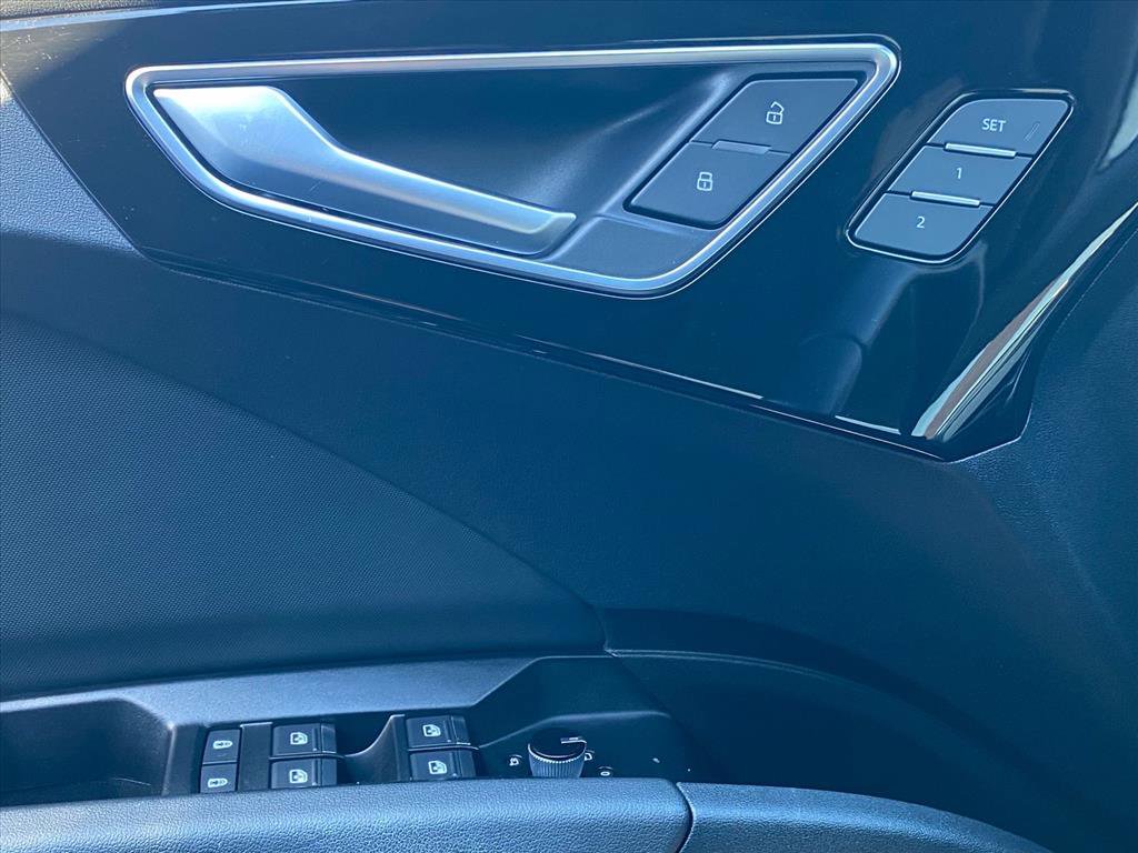 Used 2023 Audi Q4 e-tron Premium Plus image 18