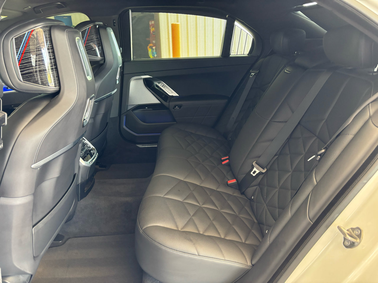 Used 2023 BMW 740i image 32