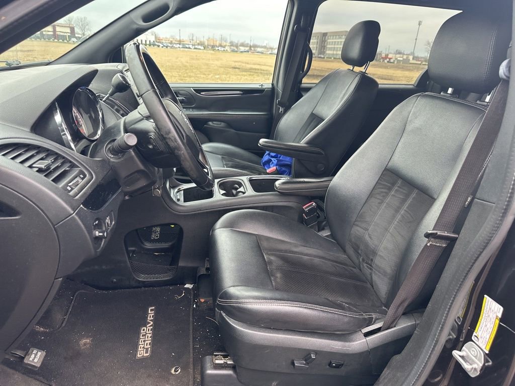 Used 2018 Dodge Grand Caravan SXT w/ Blacktop Package image 15