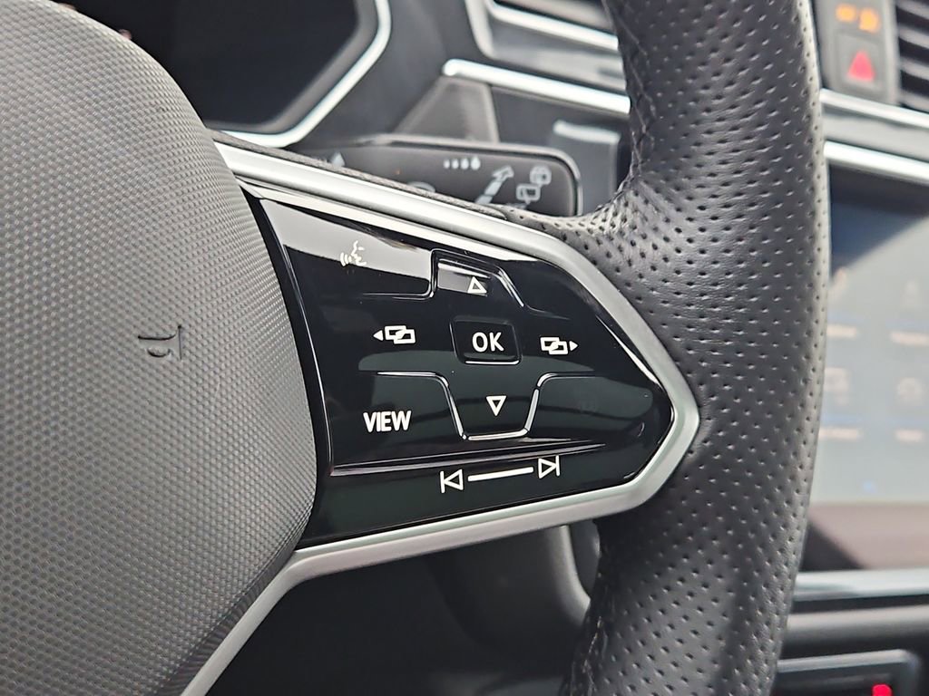 Used 2023 Volkswagen Tiguan SE R-Line image 30