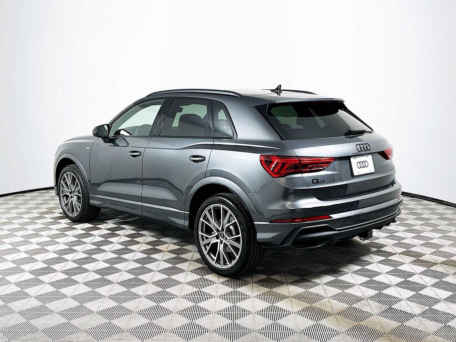 Certified 2025 Audi Q3 2.0T Premium Plus w/ Premium Plus Package image 5