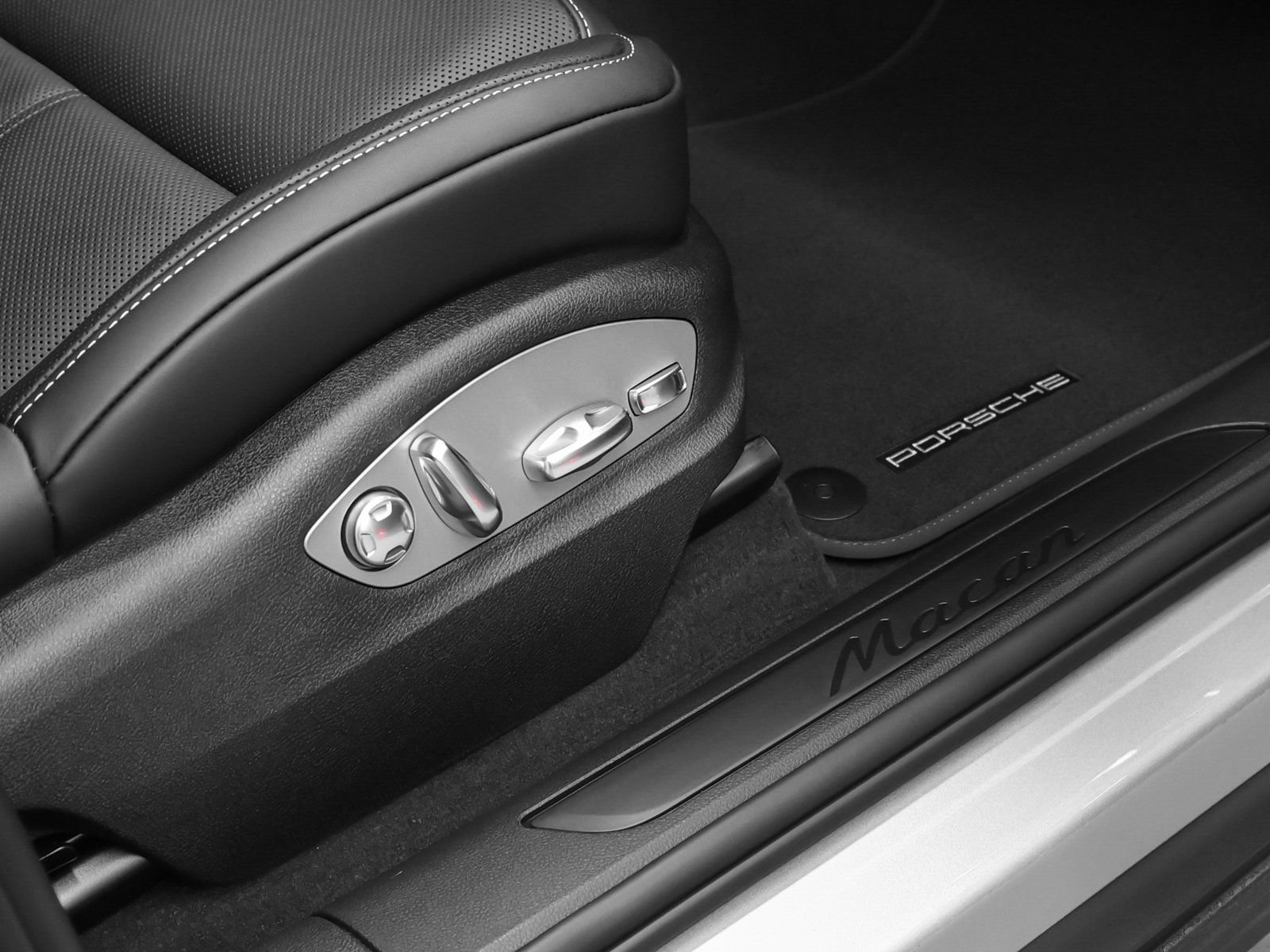 New 2026 Porsche Macan image 19