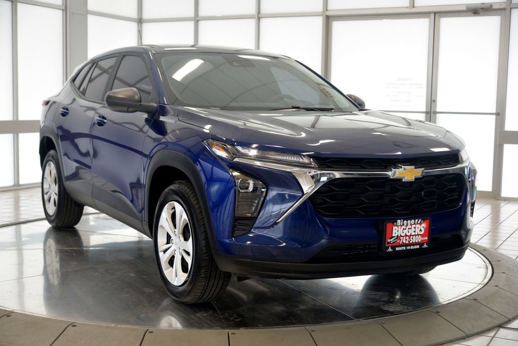 Used 2024 Chevrolet Trax LS image 2