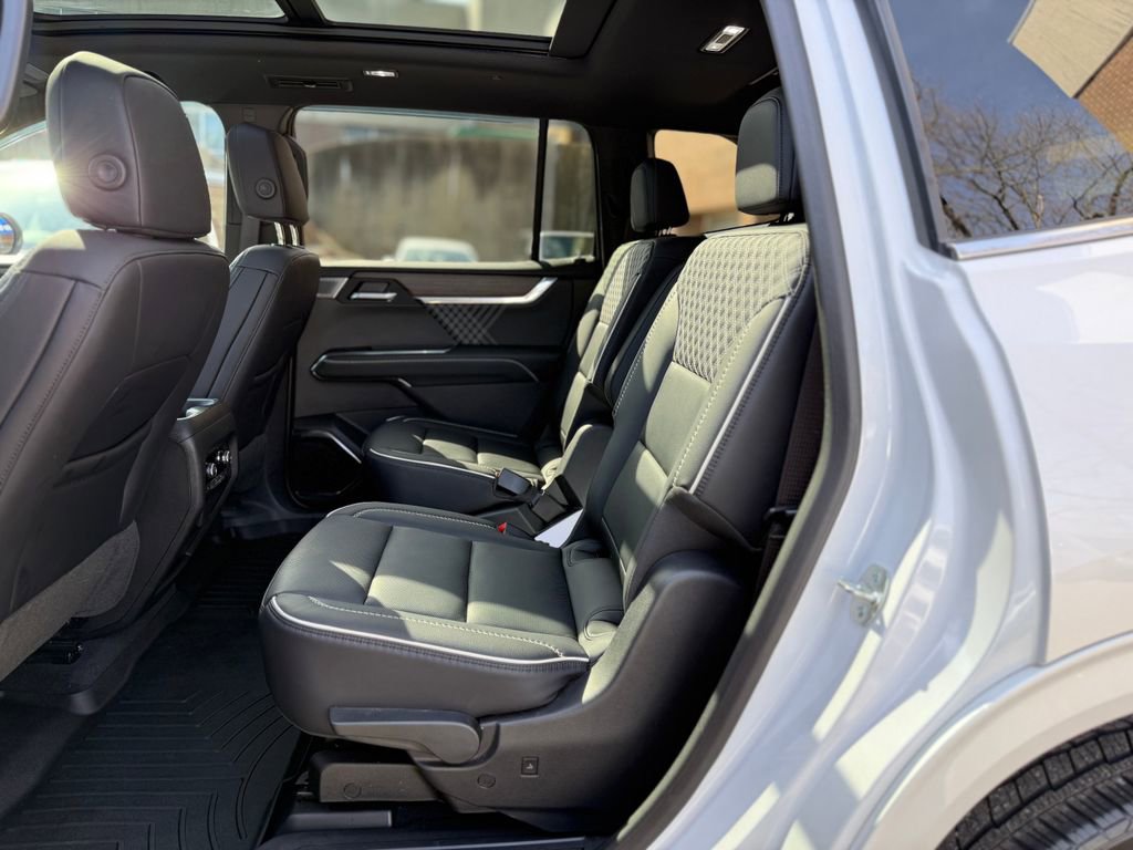 Used 2025 GMC Acadia Denali w/ Super Cruise Package image 21