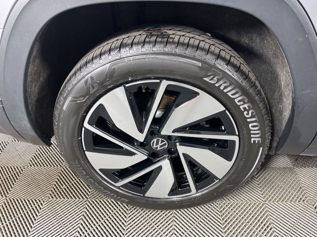 Used 2024 Volkswagen Atlas SE image 15